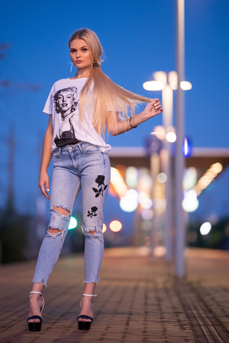 Jasmin Blonde Girl Pose Jeans T Shirt Glance Hd Phone Wallpaper