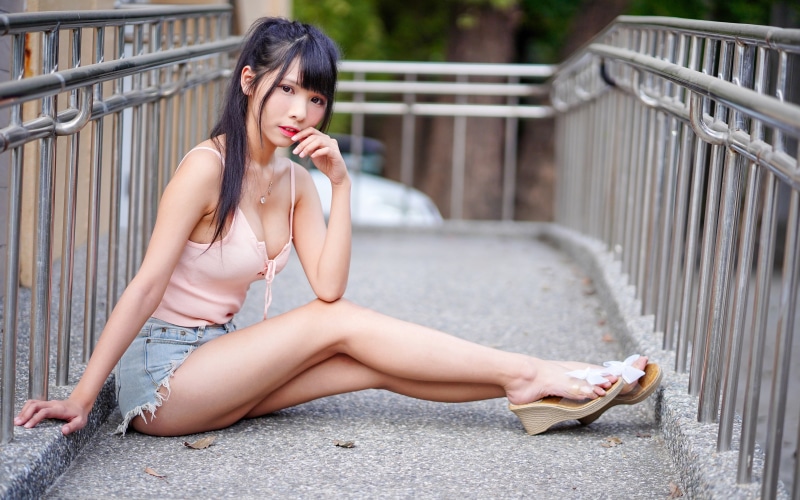 K Asian Sitting Legs Shorts Singlet Glance Brunette Girl Hd