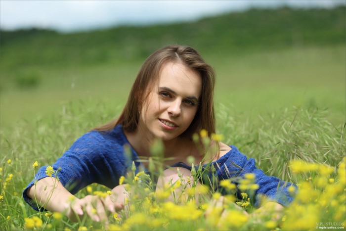 Sunlight Women Outdoors Women Portrait Flowers Nature Brunette