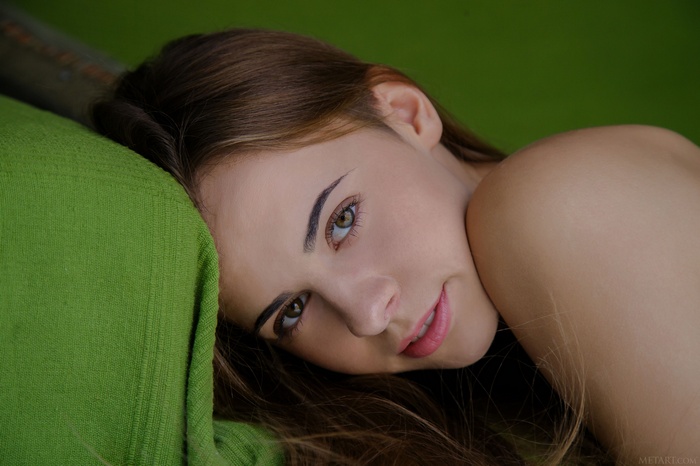 Green Eyes Model Metart Magazine Gracie A Brunette Face Looking
