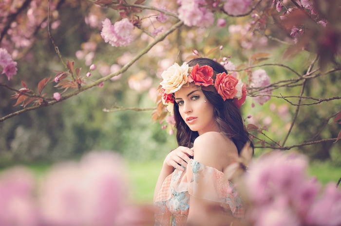 Brunette Aurela Skandaj Flowers Women Outdoors Blue Eyes Flower In