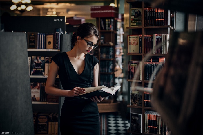 Cleavage Maxim Guselnikov Library Portrait Oktyabrina Maximova