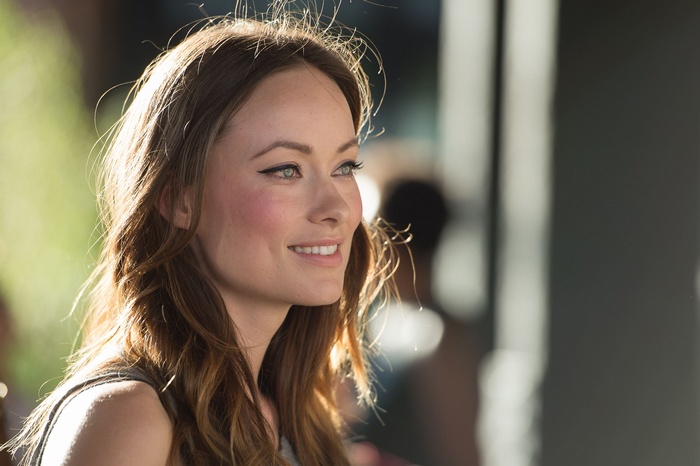 Brunette Celebrity Women Looking Away Olivia Wilde Smiling Depth