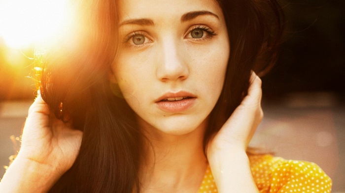 Face Hands On Head Emily Rudd Hands In Hair Closeup Sensual Gaze