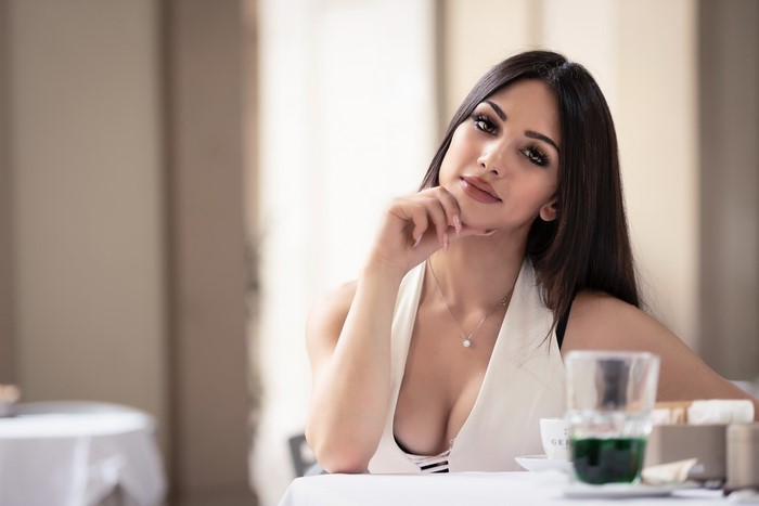 Sara Bokeh Pose D Colletage Hair Glance Brunette Girl Hd Wallpaper Rare Gallery