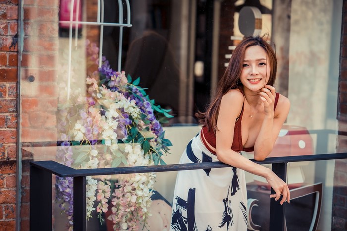 4K Asian Bokeh Pose Hands Singlet Décolletage Smile Brown