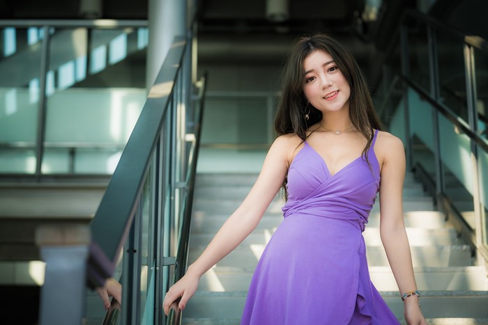 4K Asian Bokeh Dress Brunette Girl Glance Smile Hands HD