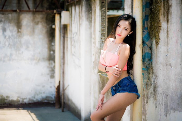 4K Asian Bokeh Pose Brunette Girl Glance Hands Shorts HD