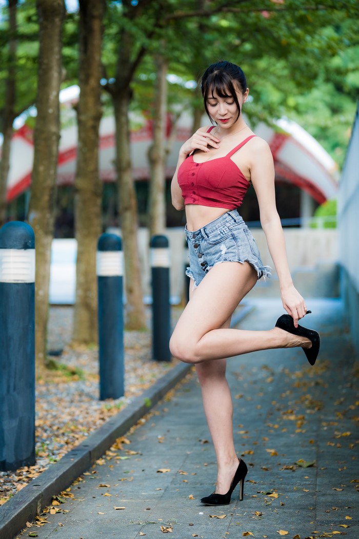 Asian Pose Stairs Legs Shorts Glance Hd Phone Wallpaper Rare Gallery