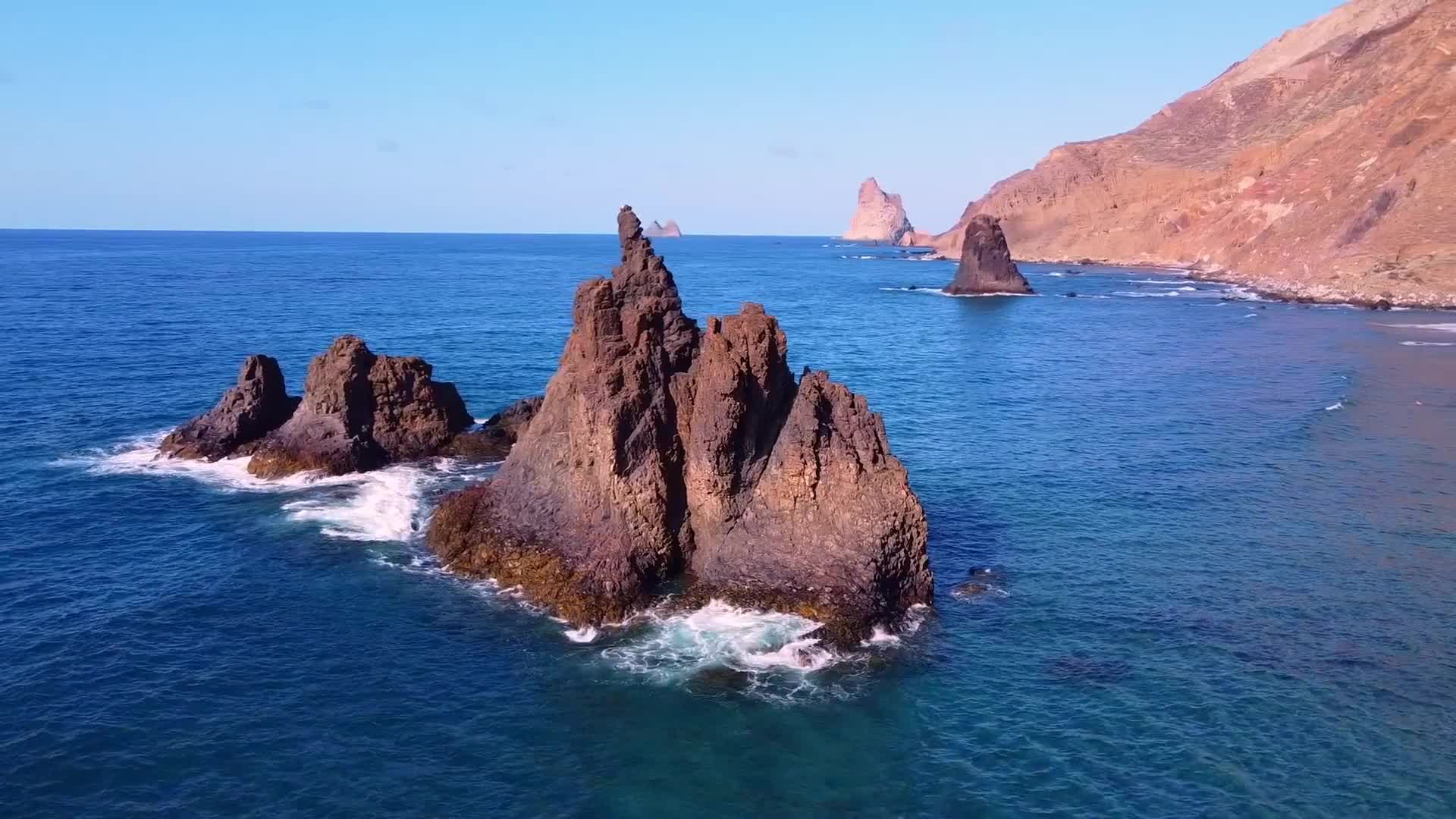 Rocks In Ocean Live Wallpaper