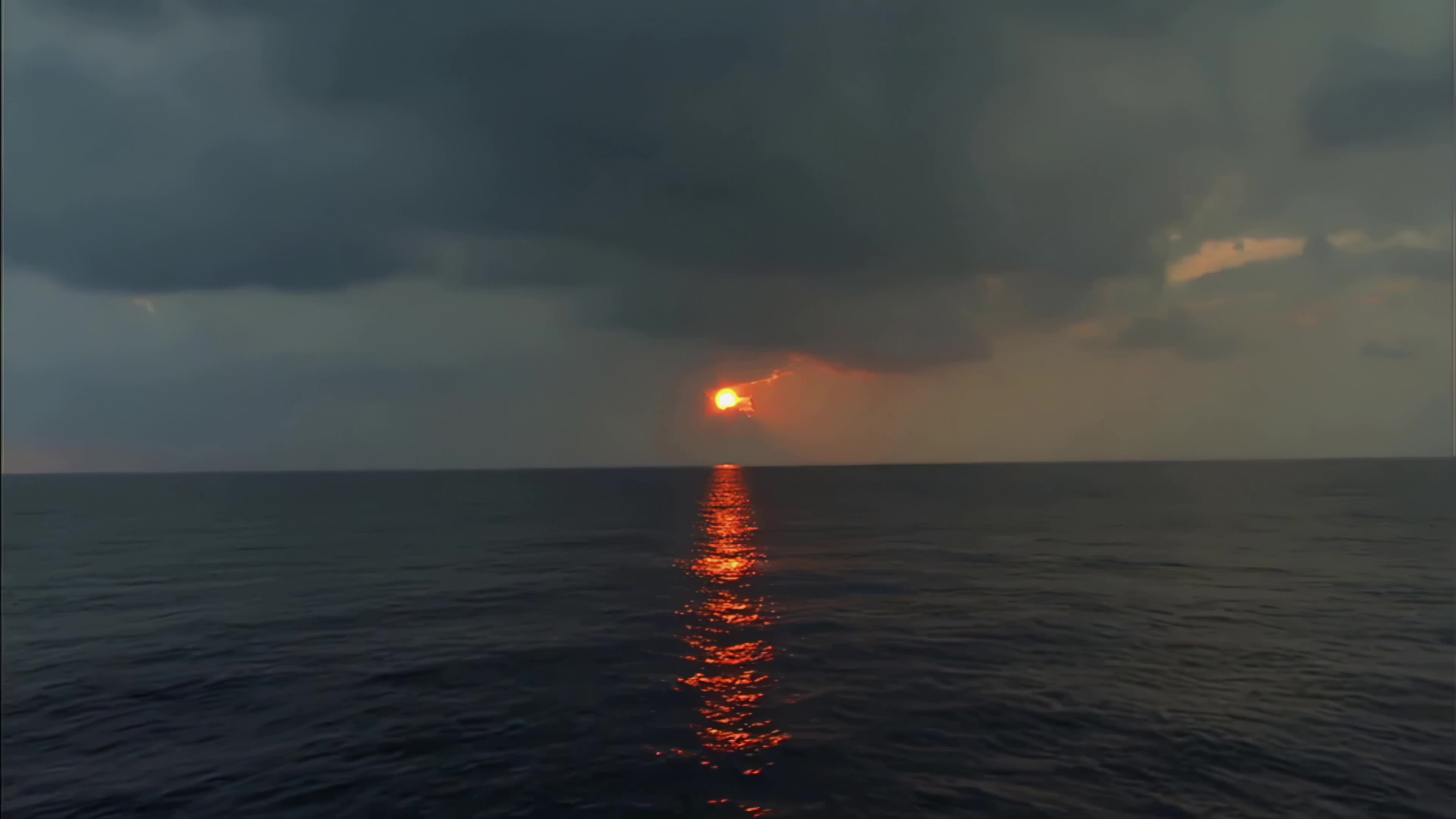 Sunset At Sea Live Wallpaper
