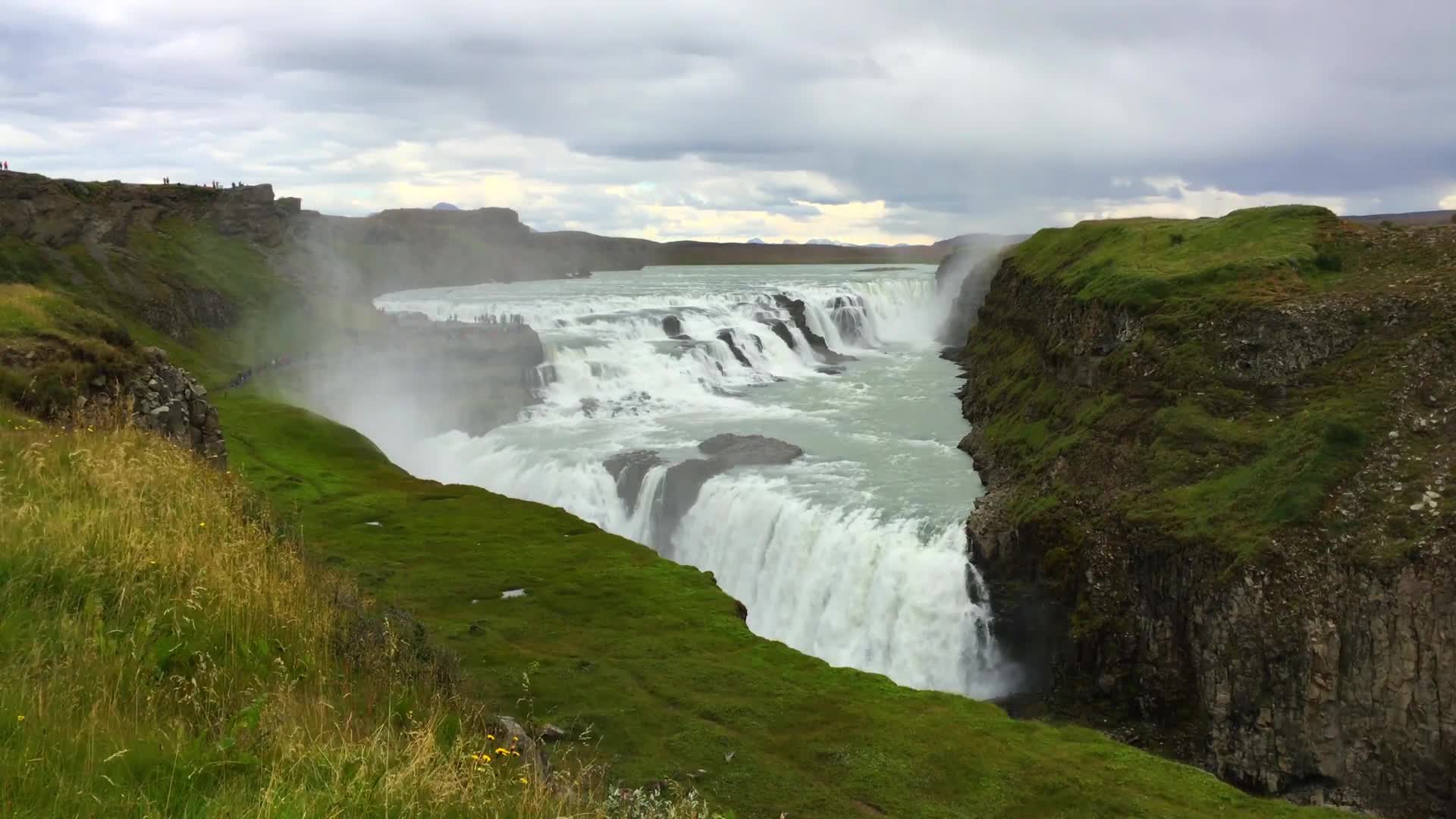 Icelandic waterfall Live Wallpaper