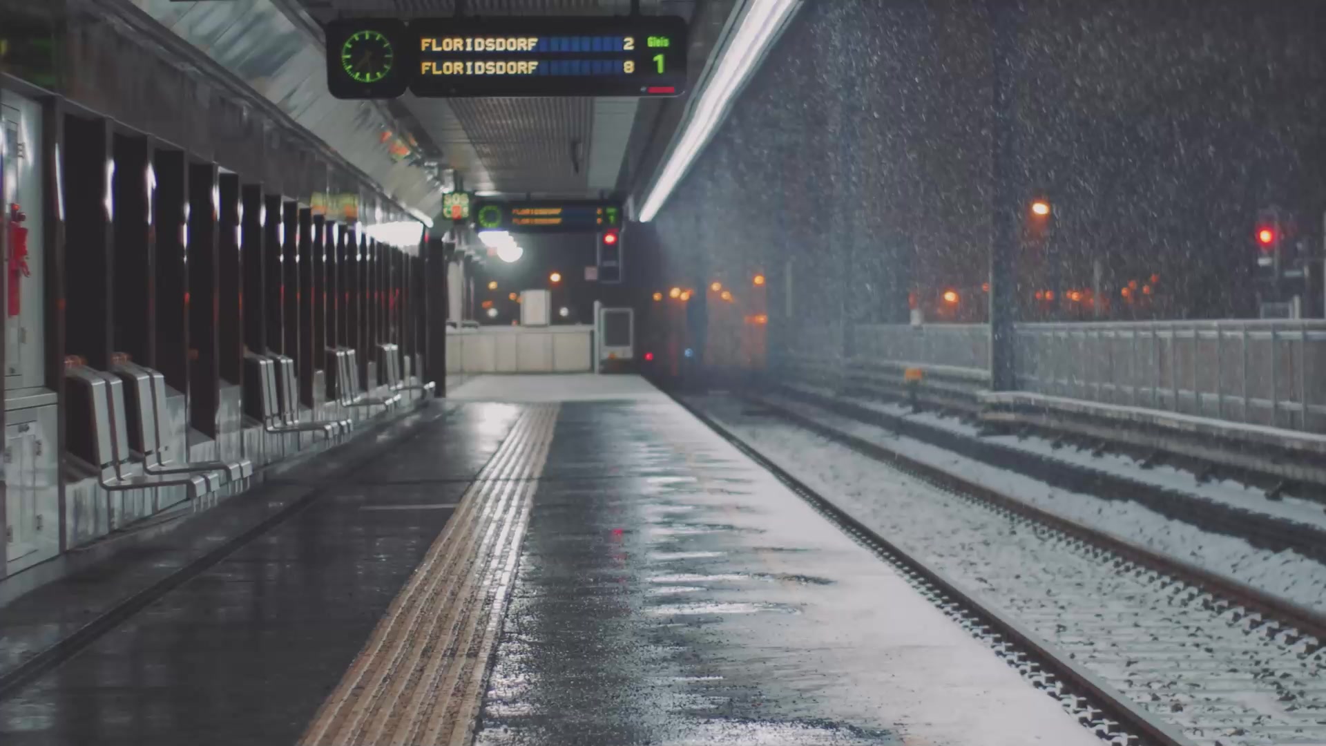 Train Station Live Wallpaper