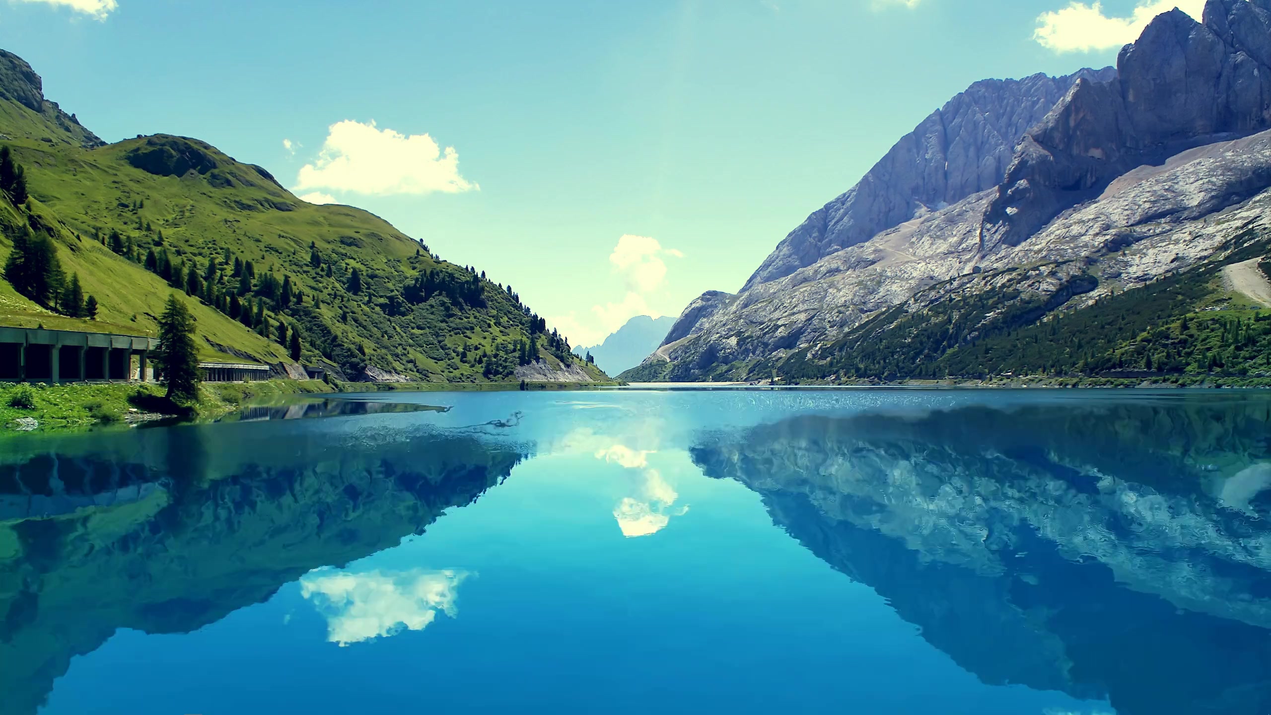 Reflection of the mountains Live Wallpaper