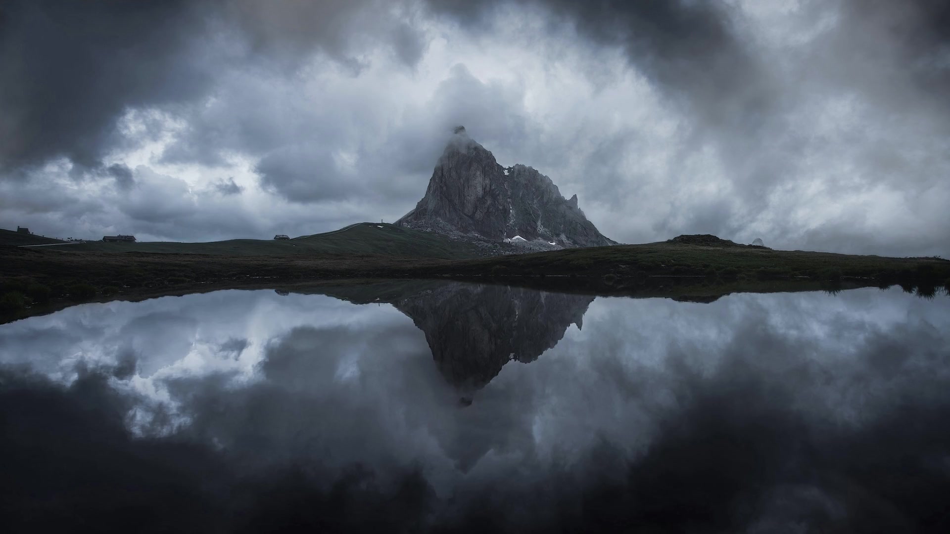 Mountain Lake Live Wallpaper