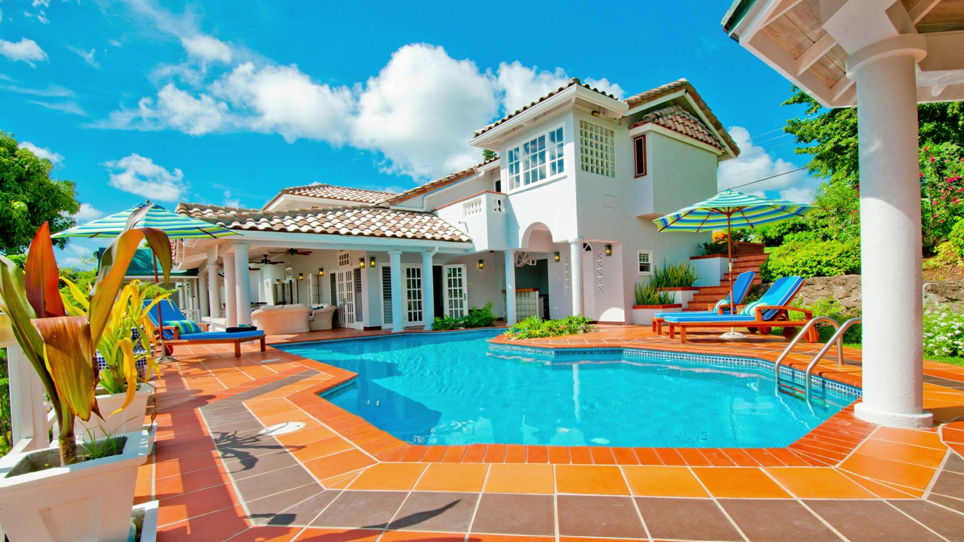 Luxury Home with Pool Live Wallpaper