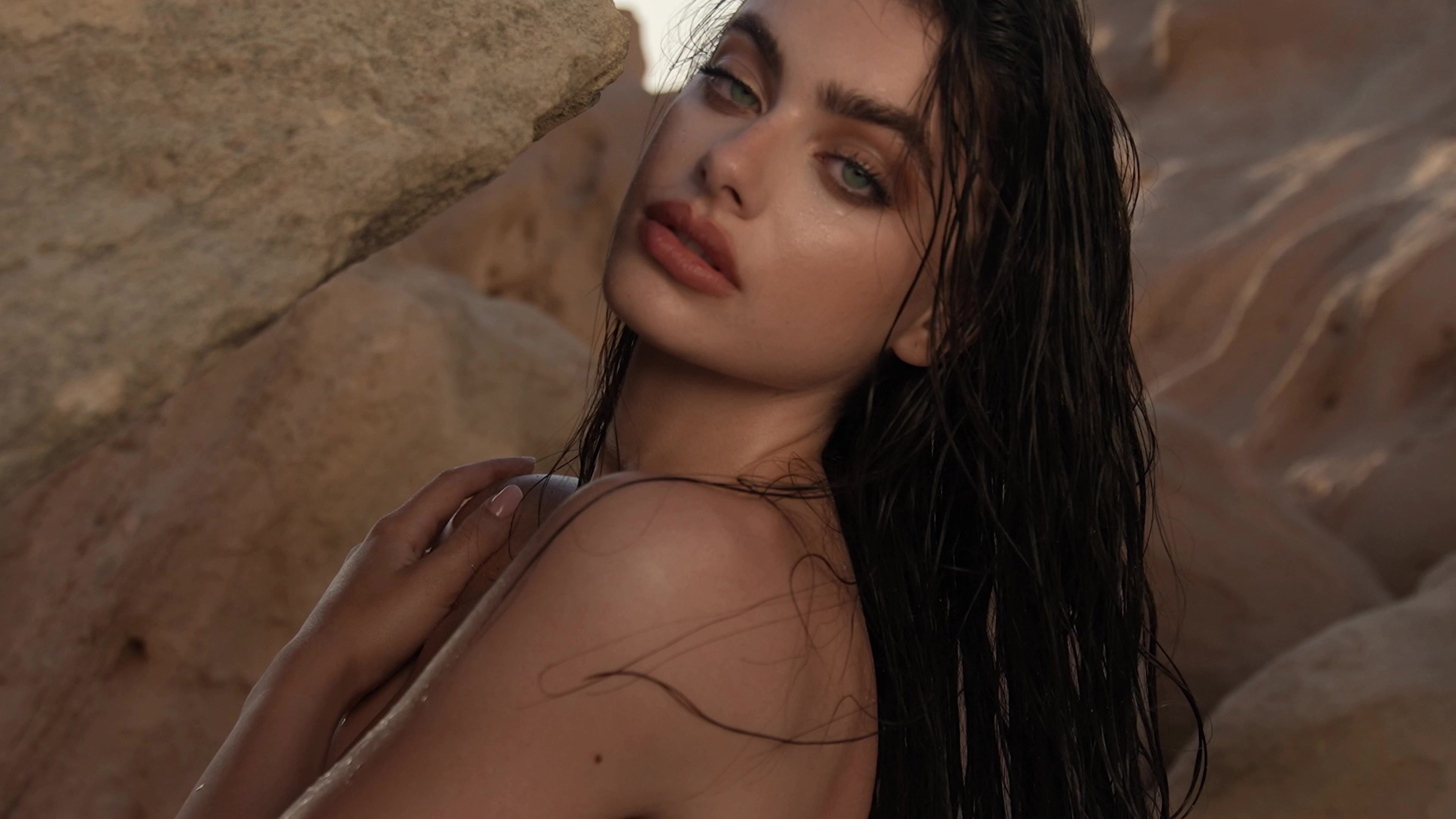 Yael Shelbia - Yael 4K Live Wallpaper