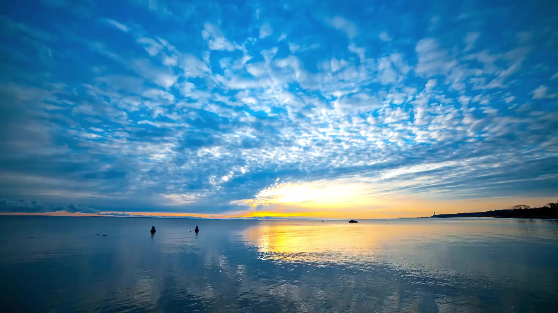 Calm Bay and Blue Sky Live Wallpaper
