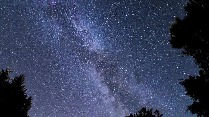 A Time Lapse Of A Night Sky Live Wallpaper