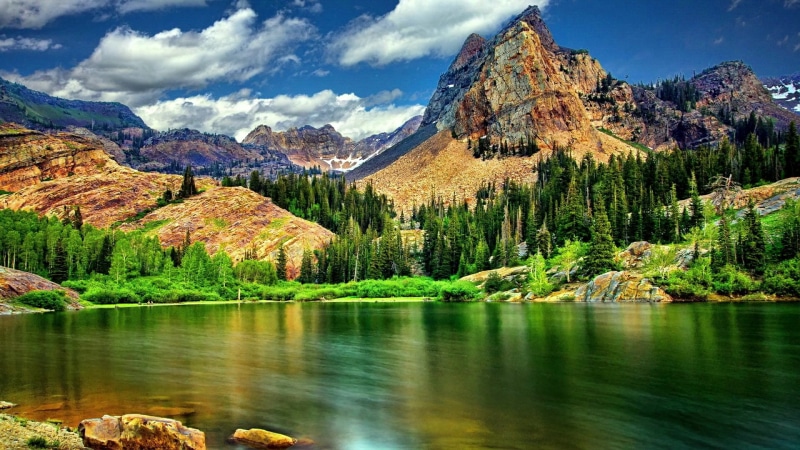 Beautiful Mountain Lake Live Wallpaper