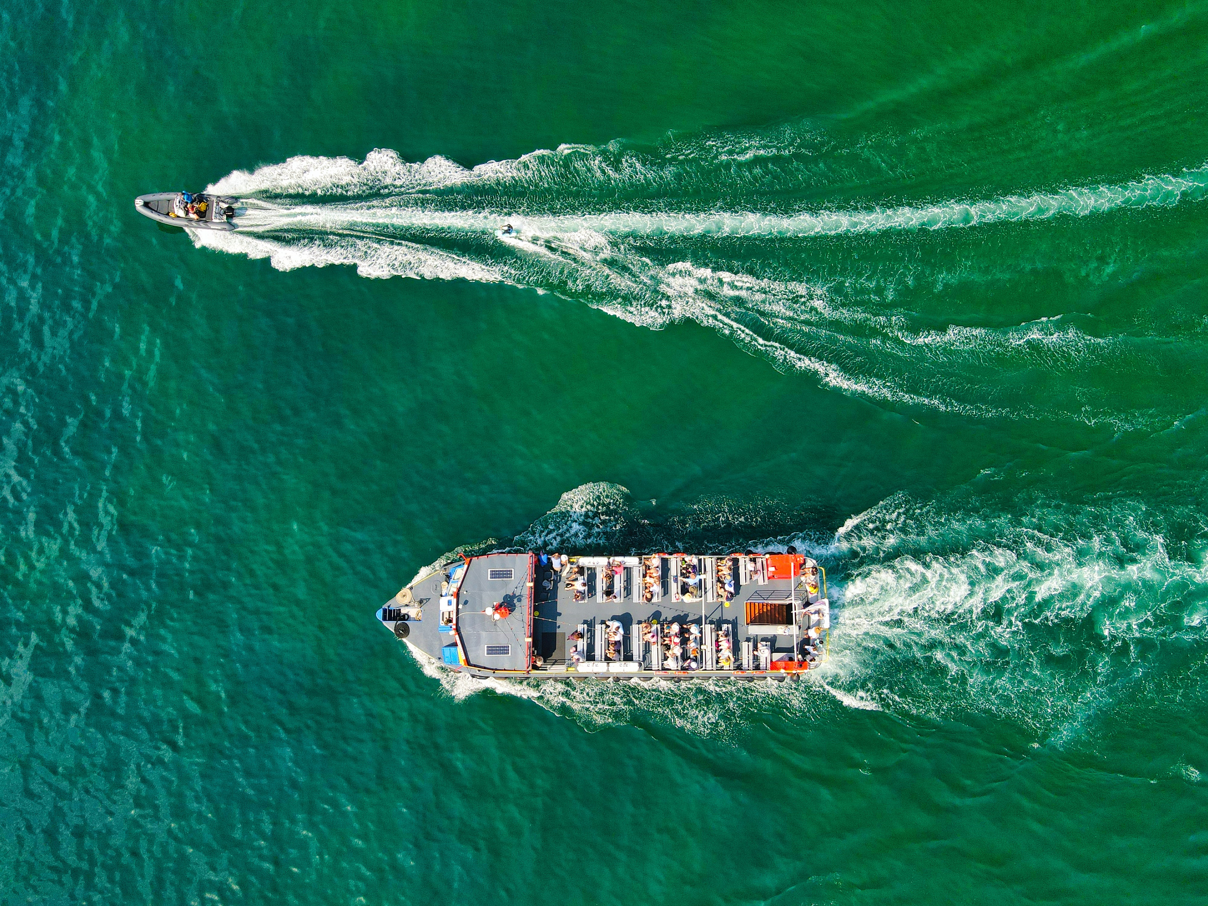Passenger boat and speed boat on the ocean HD Wallpaper