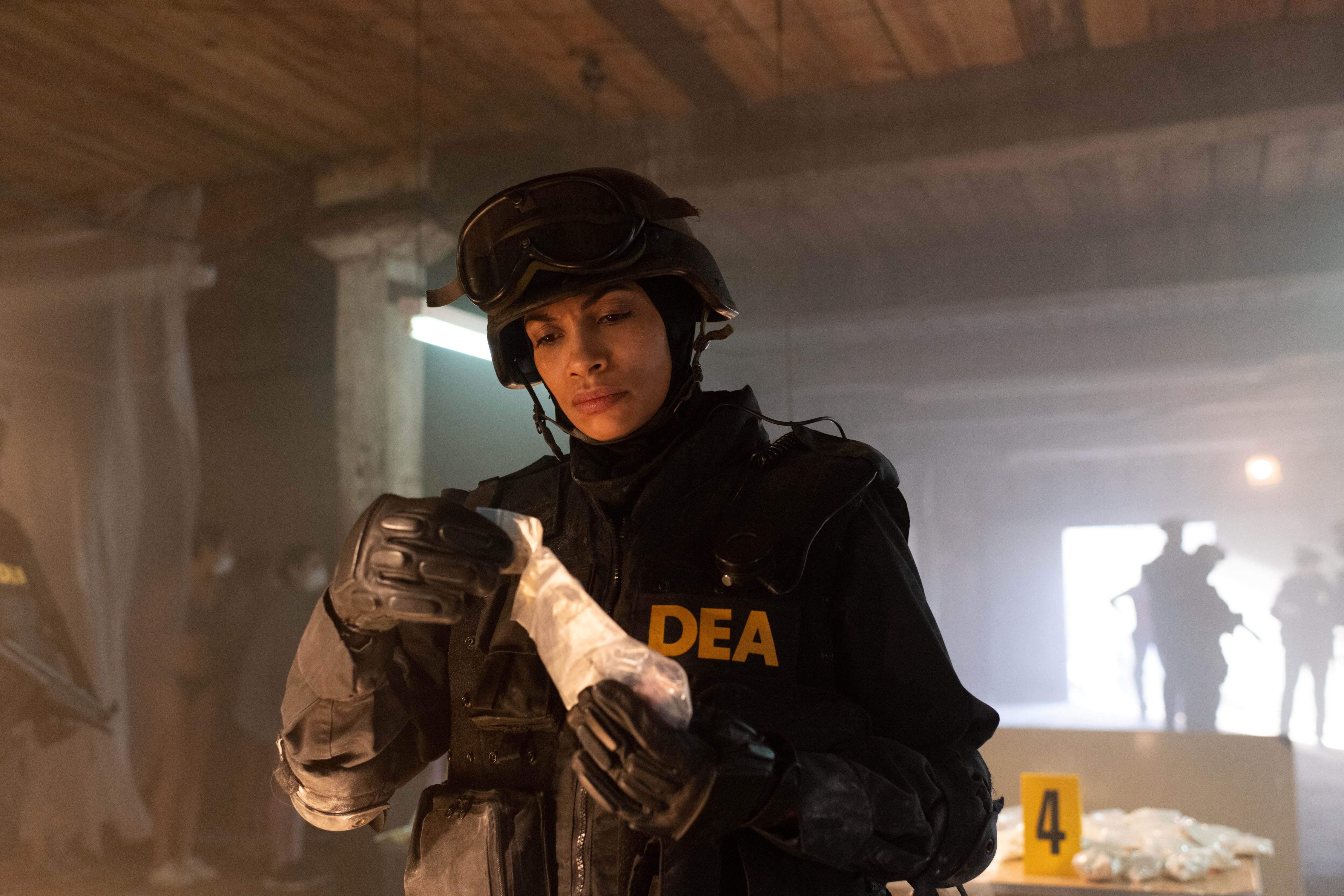 DEA agent examining drugs in Dopesick 4K HD Wallpaper