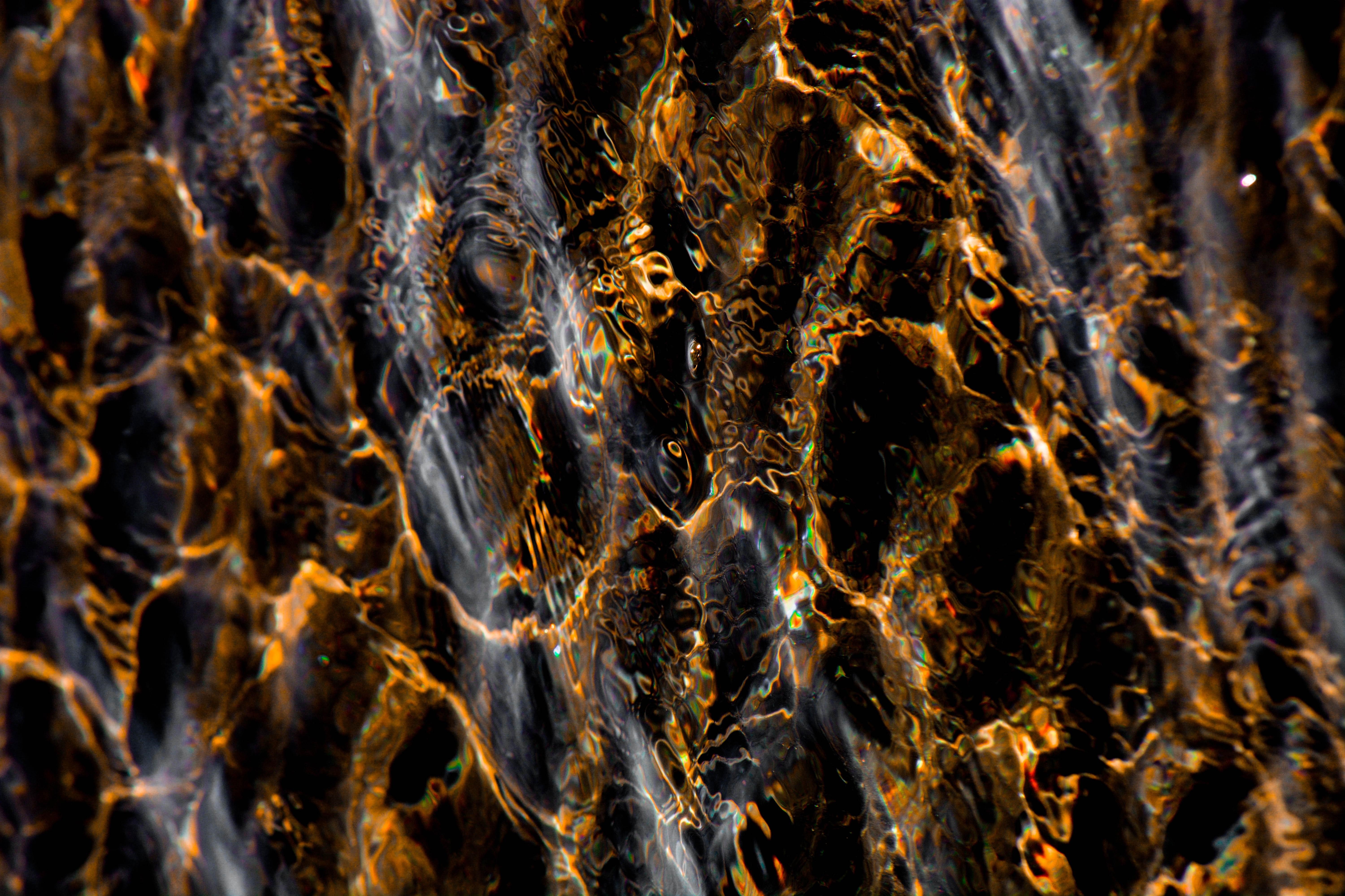 Abstract pattern of light on water HD Wallpaper