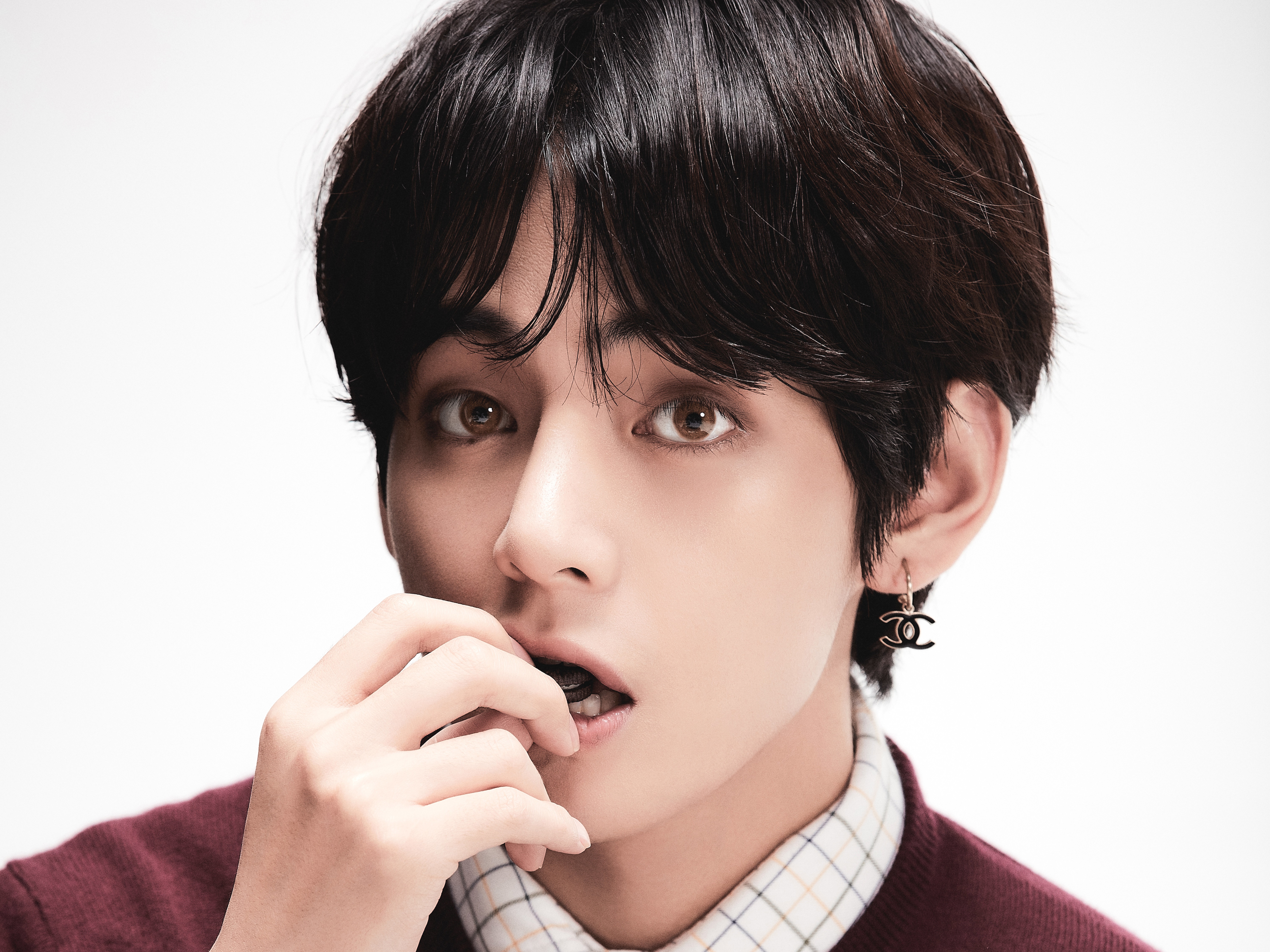 V from BTS 4K HD Wallpaper