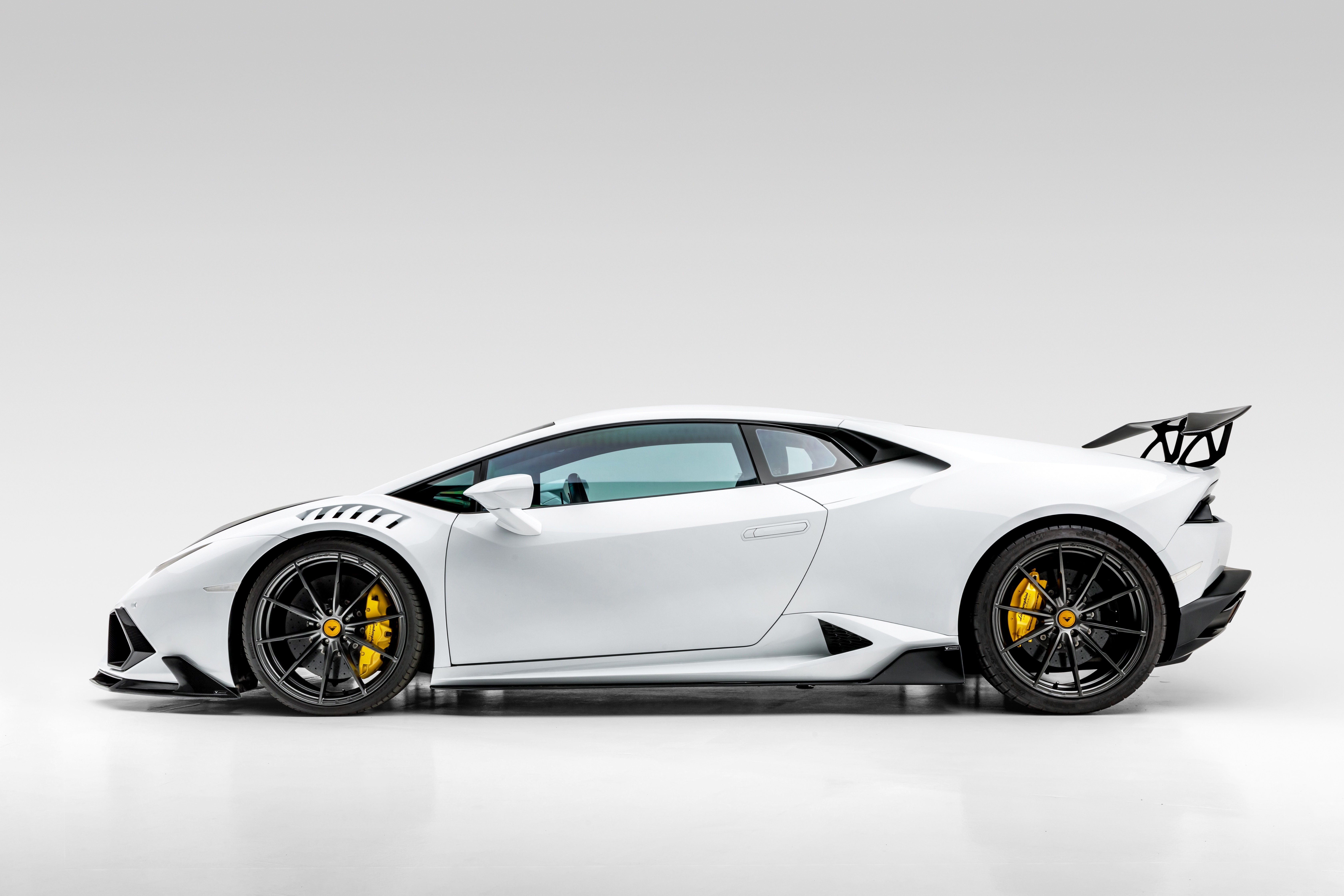 White Lamborghini Huracan with a rear spoiler HD Wallpaper