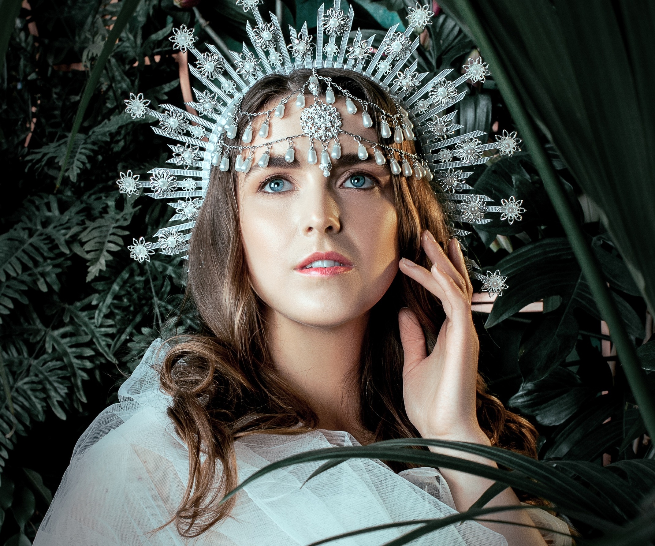 Brunette model wearing an ornate headdress HD Wallpaper