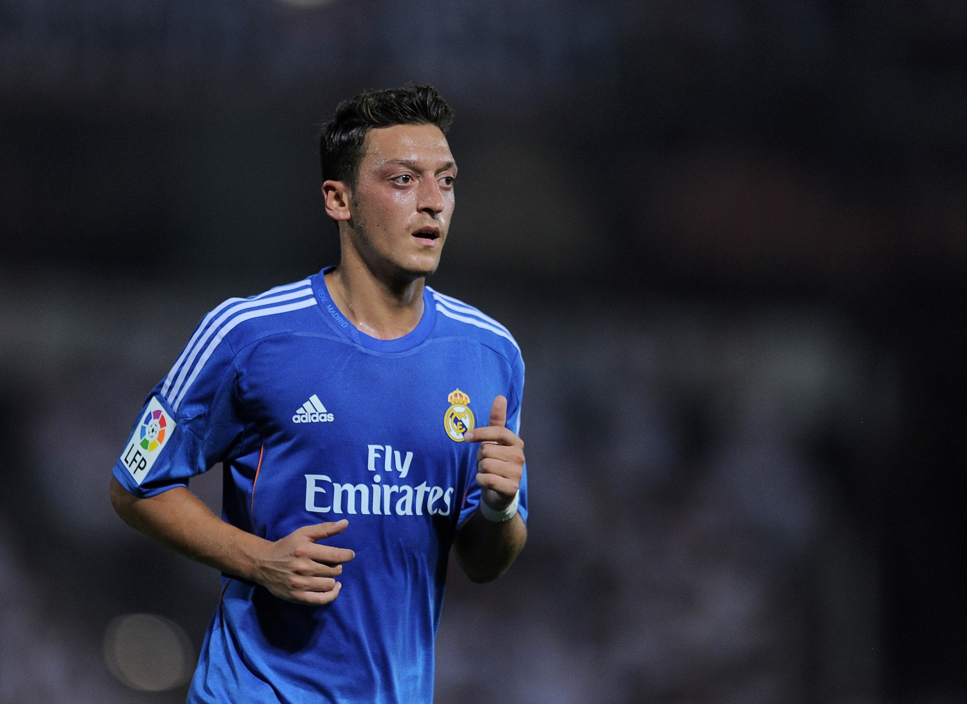 Mesut Özil in Real Madrid kit 4K HD Wallpaper