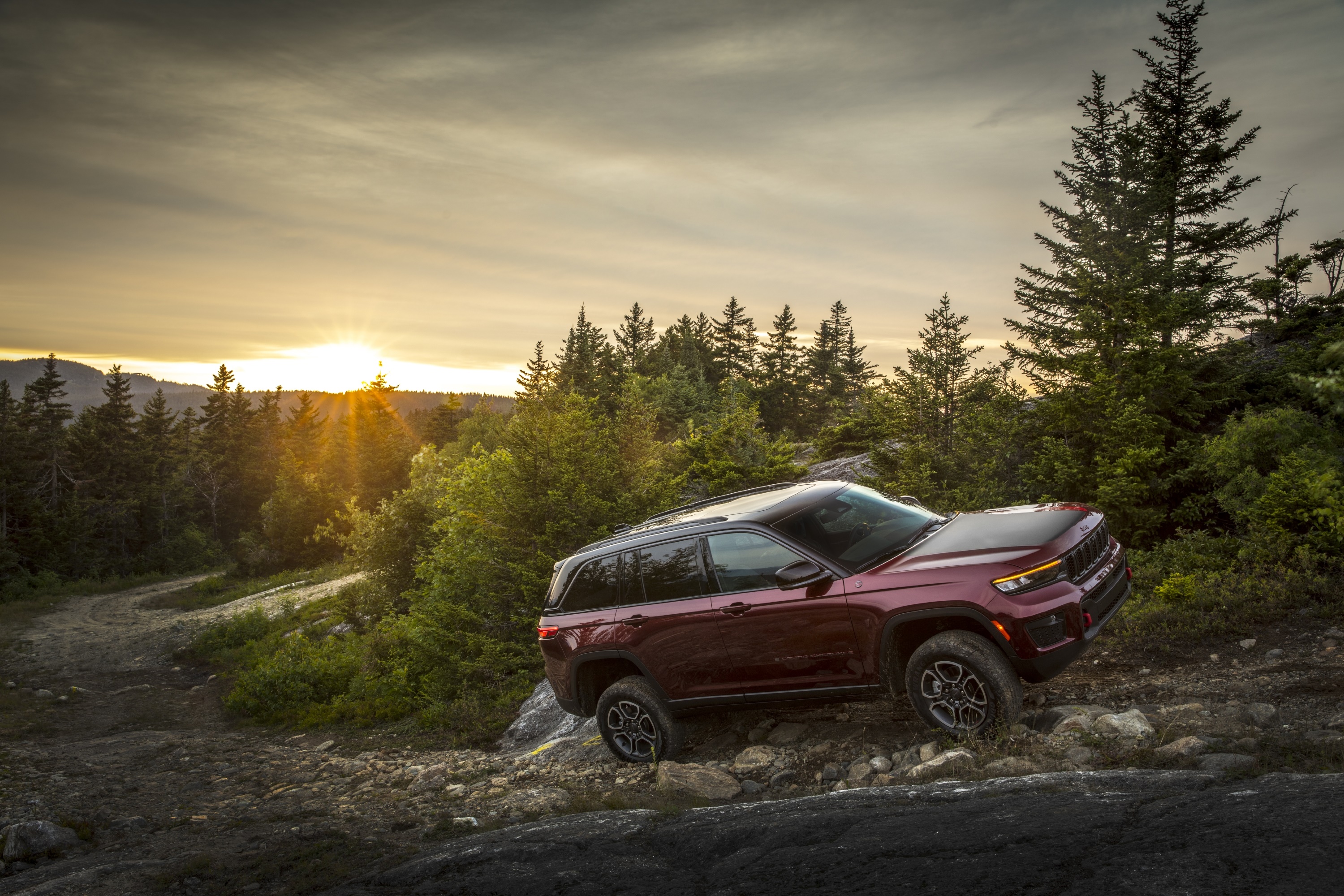 2022 Jeep Grand Cherokee Trailhawk off-roading at sunset HD Wallpaper