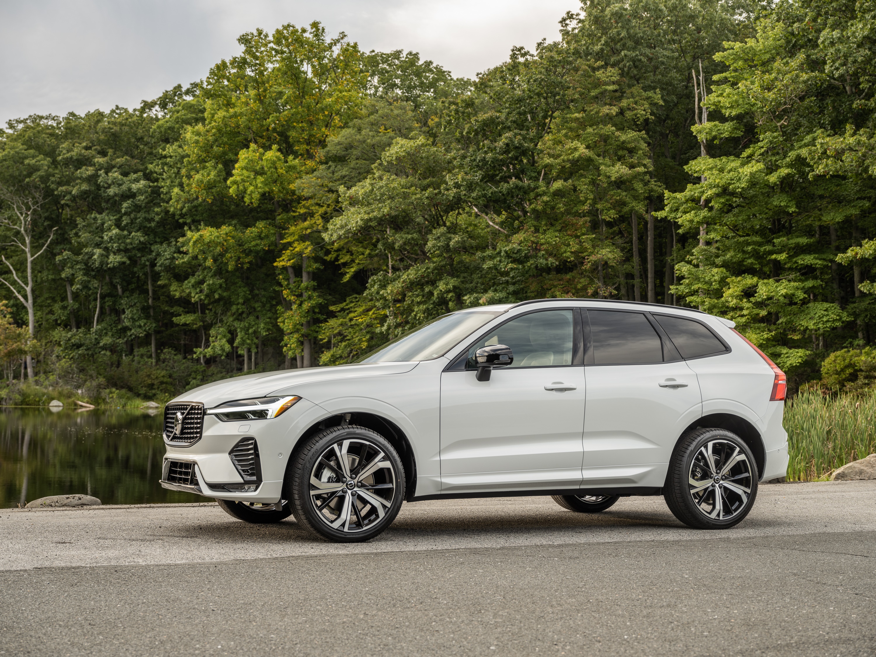 White Volvo XC60 B6 AWD parked by a lake HD Wallpaper