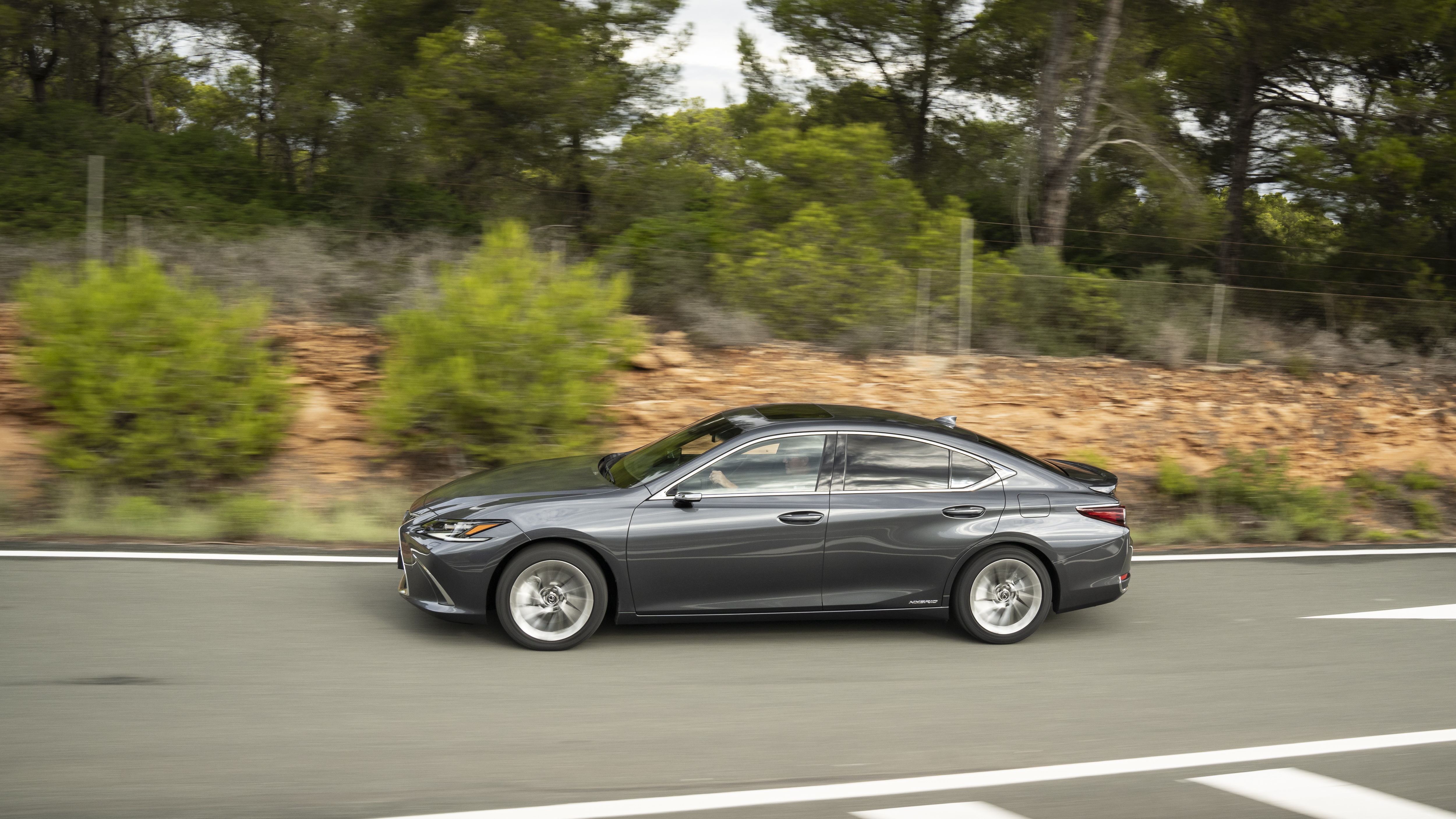 Lexus ES 300H HD Wallpaper
