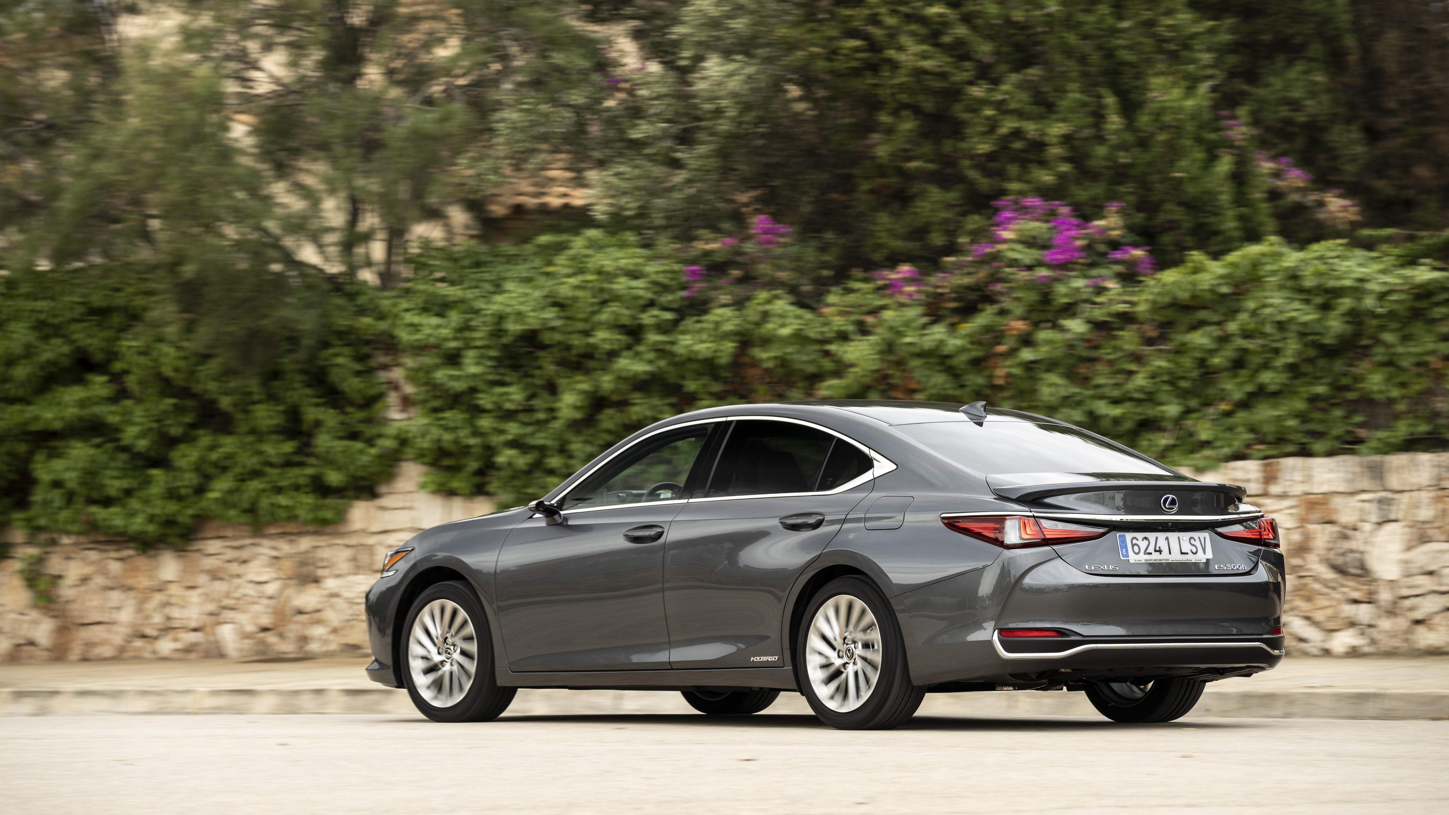 Lexus ES 300H HD Wallpaper