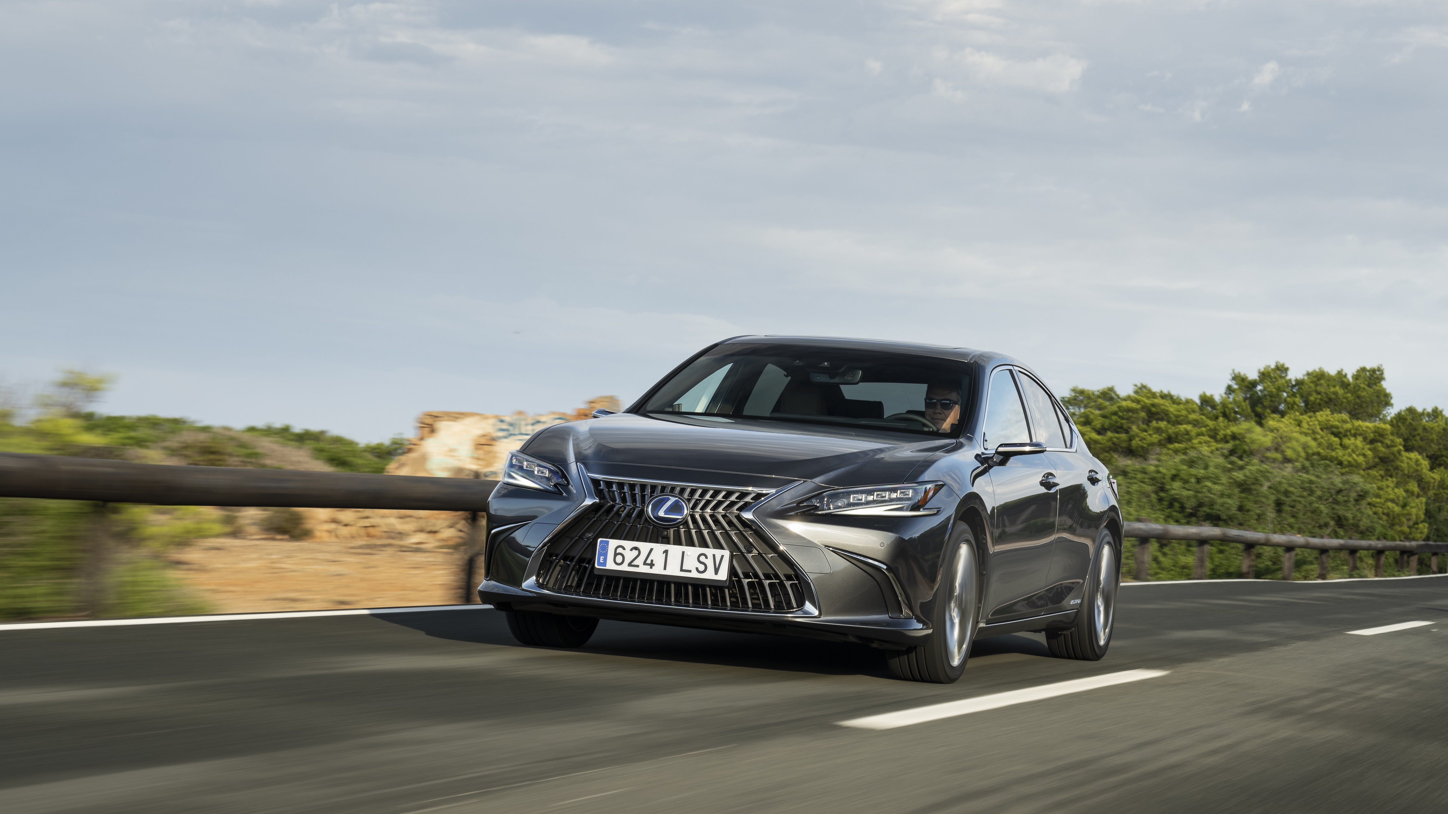 Lexus ES 300H HD Wallpaper