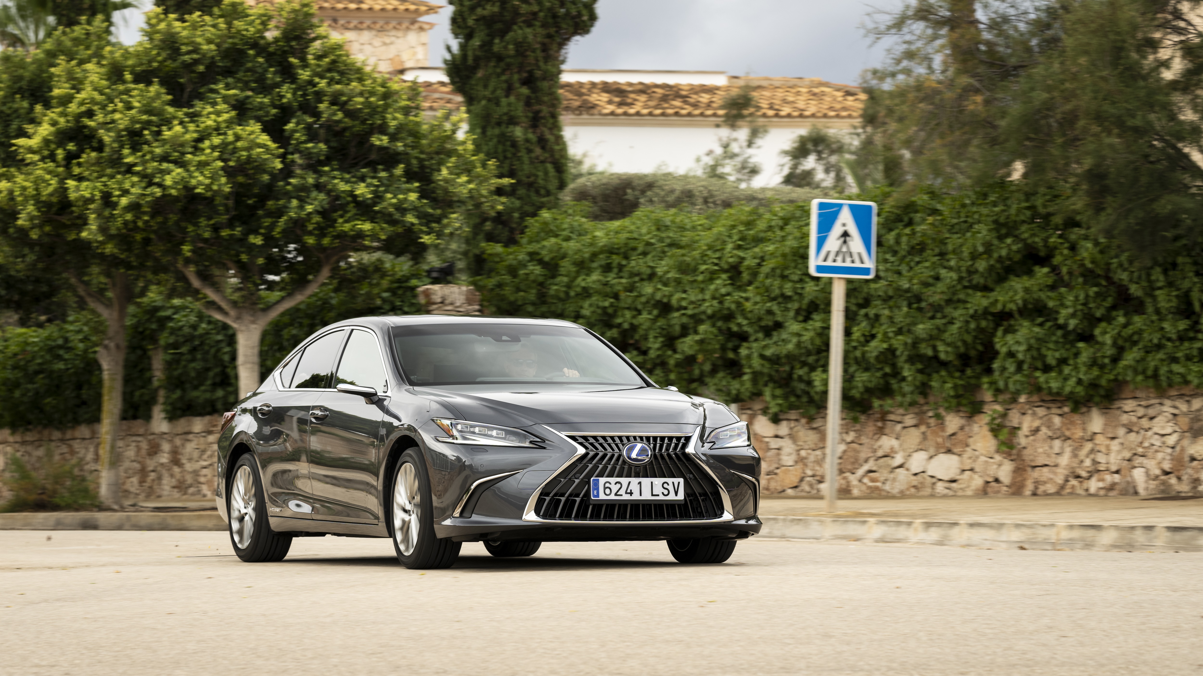 Lexus ES 300H HD Wallpaper