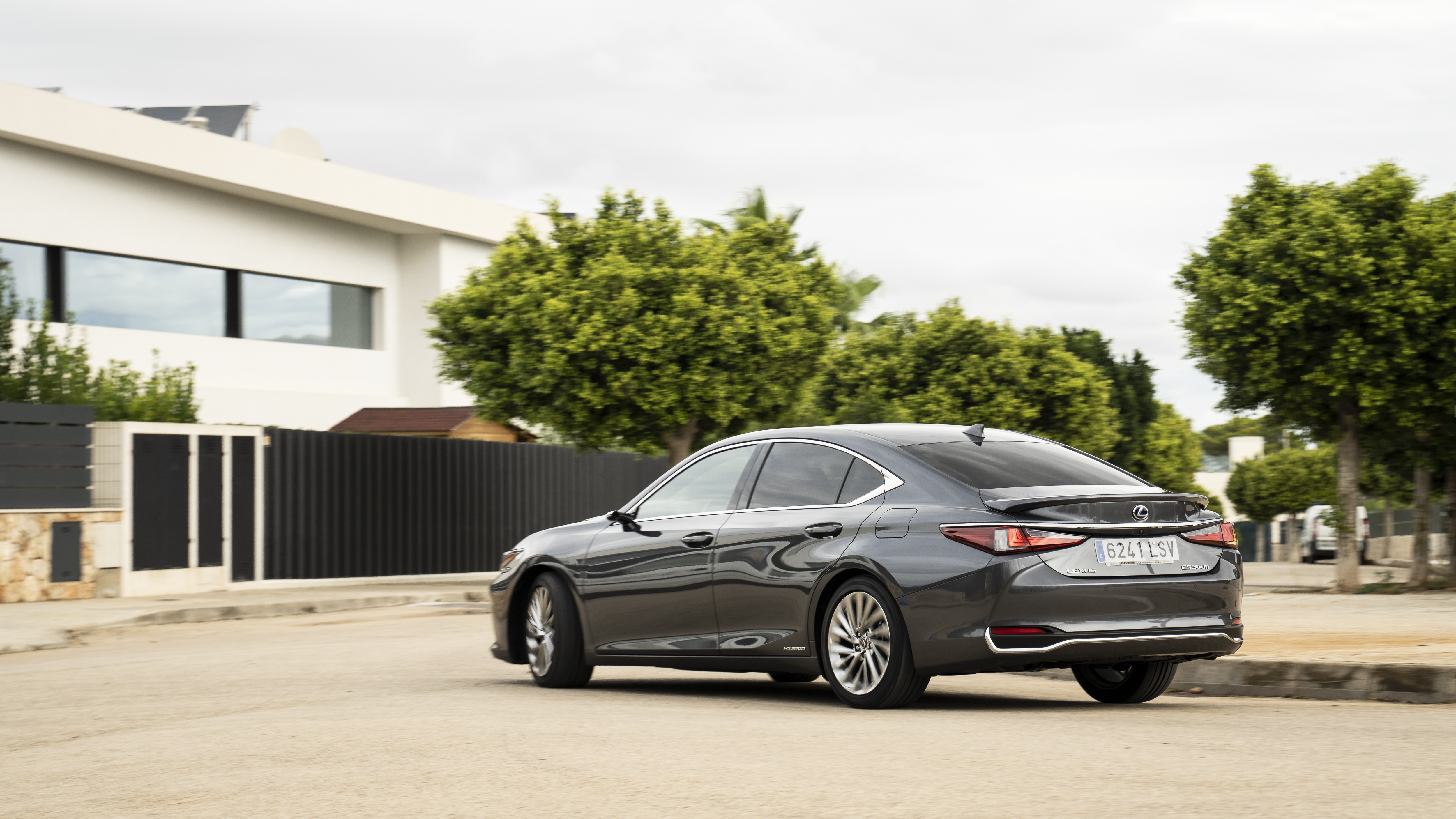 Lexus ES 300H HD Wallpaper