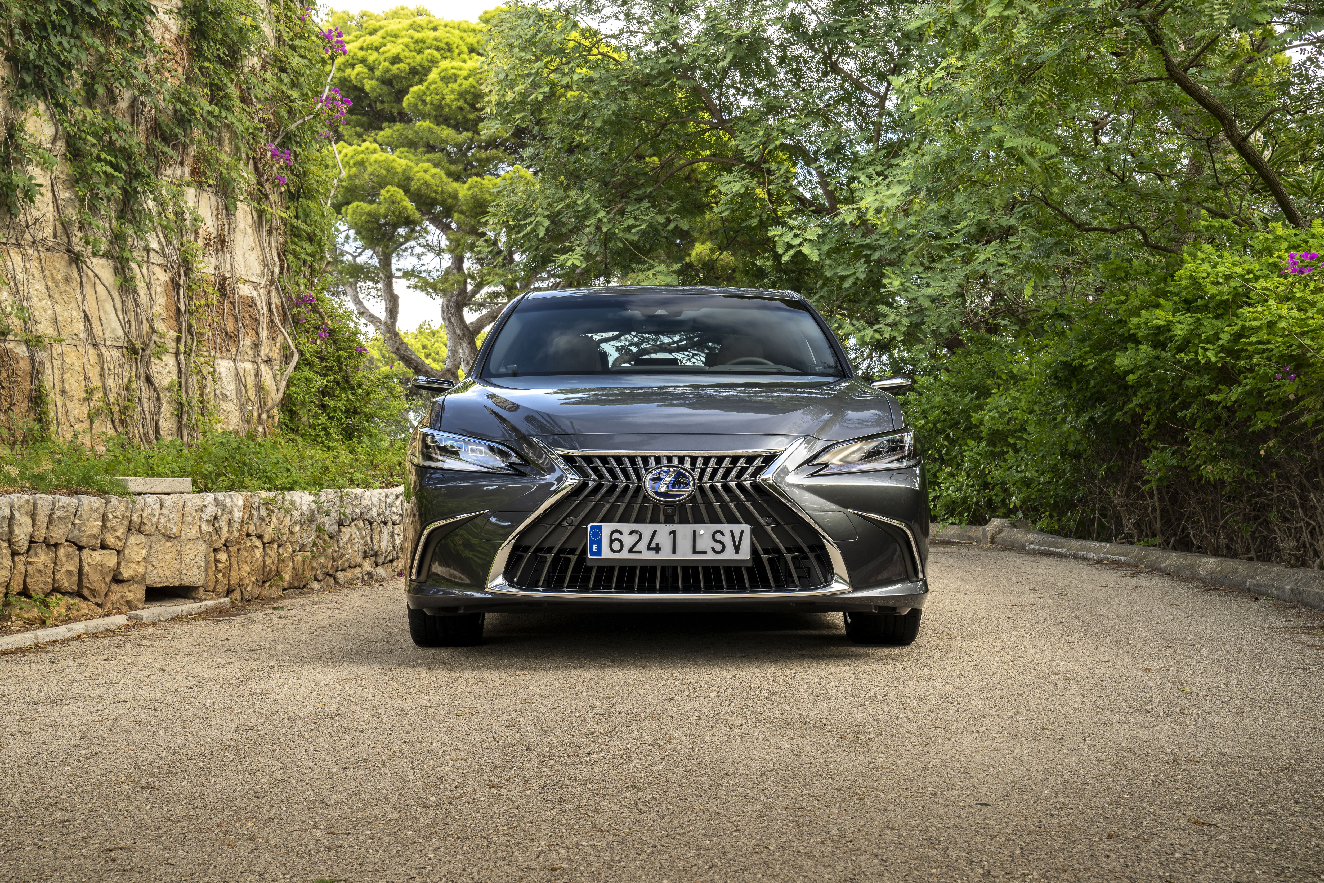 Lexus ES 300H HD Wallpaper