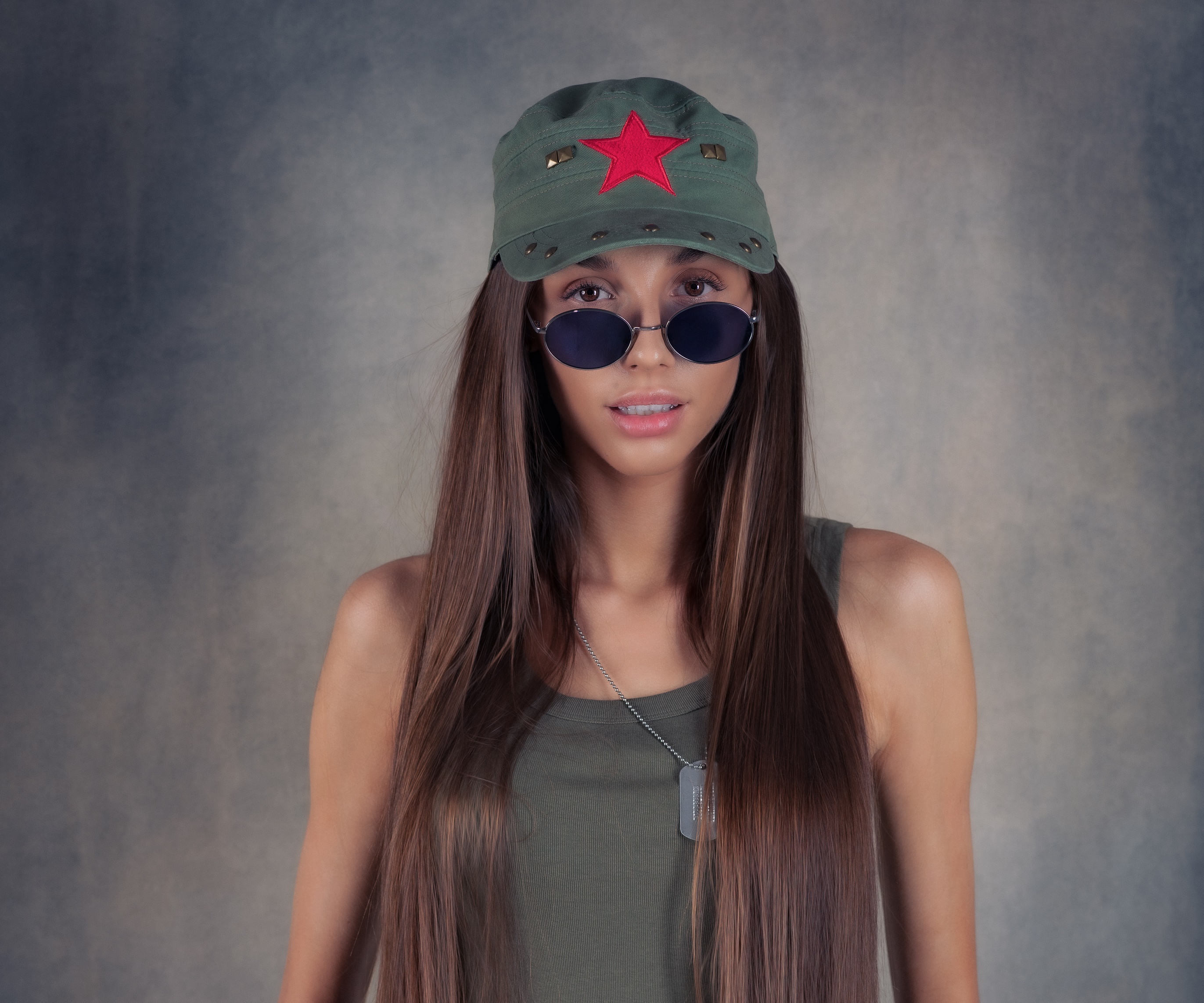 Woman wearing a military-style cap and sunglasses HD Wallpaper