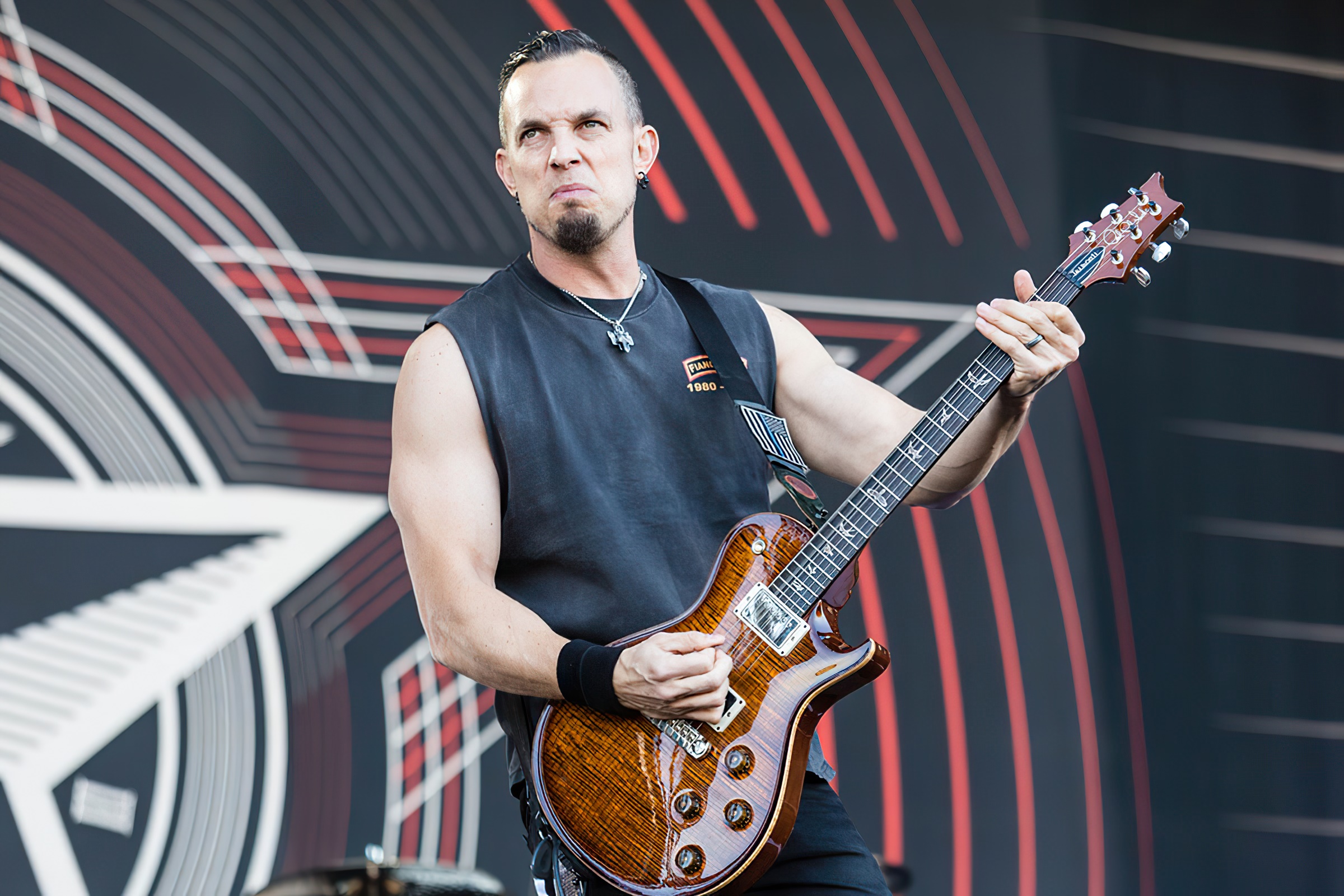 Mark Tremonti playing guitar on stage HD Wallpaper
