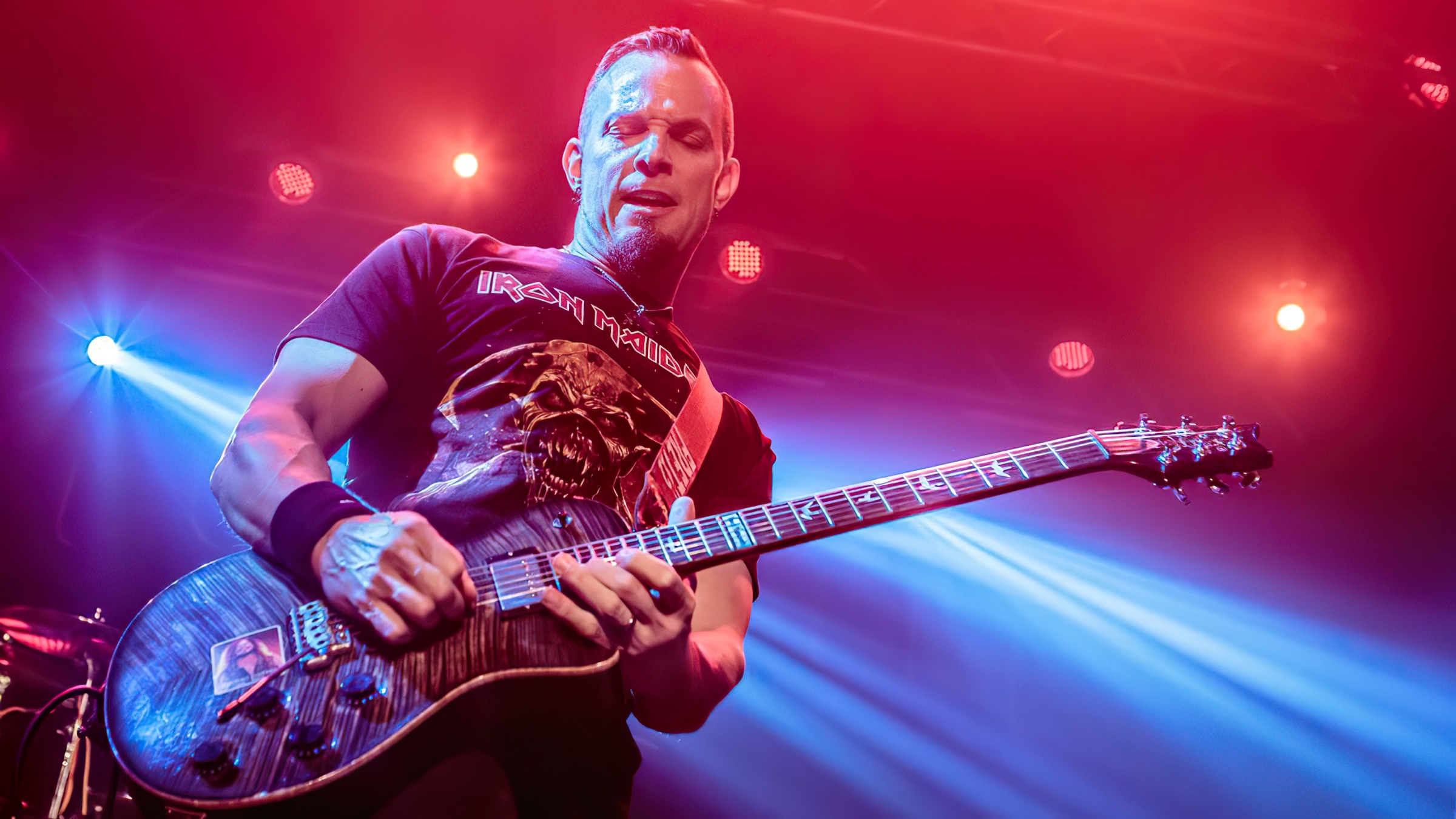 Mark Tremonti playing guitar on stage HD Wallpaper