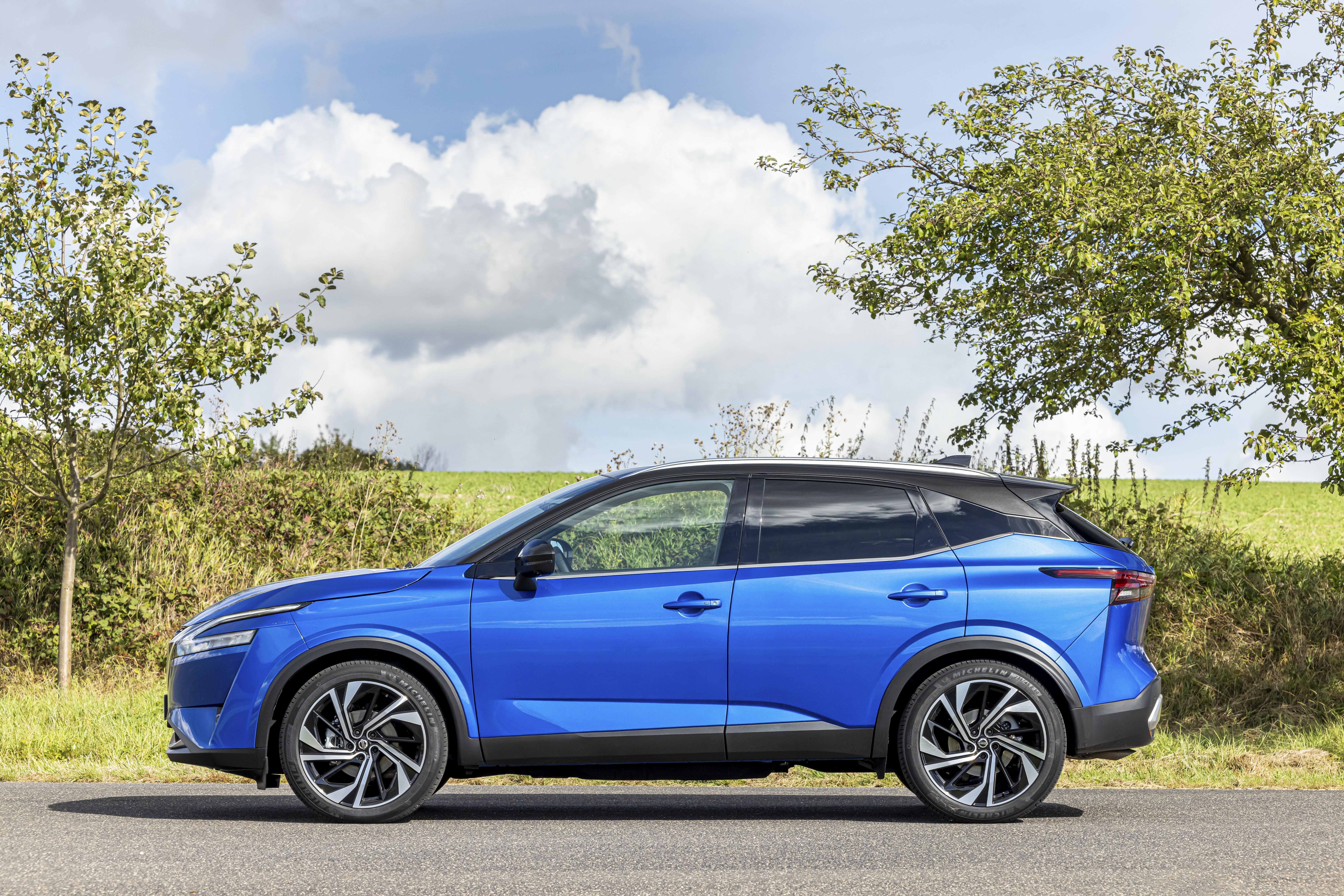 Blue Nissan Qashqai SUV parked on a road HD Wallpaper