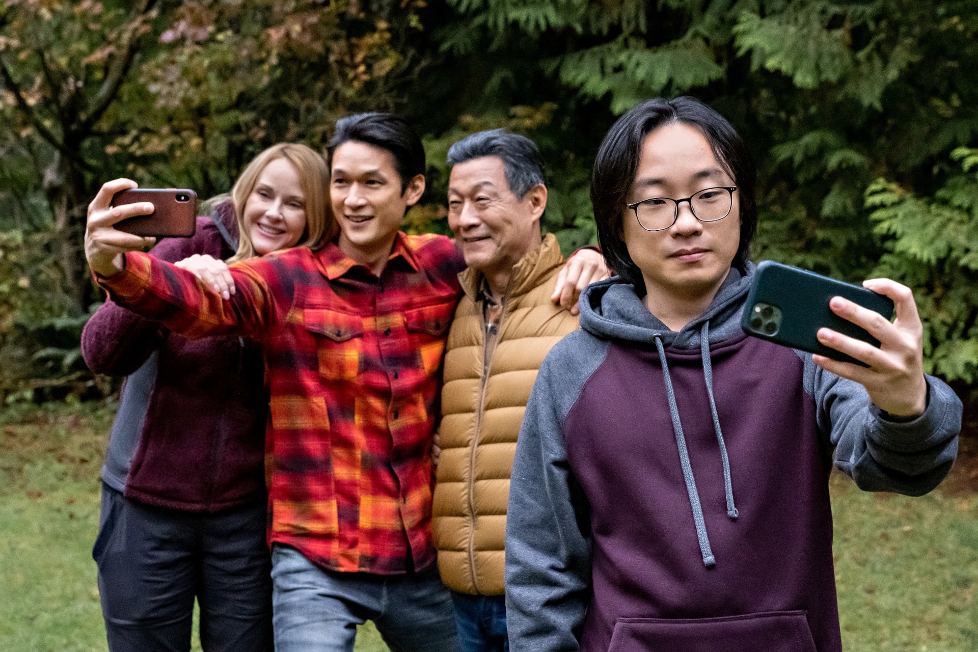 Jimmy O. Yang and family taking a selfie HD Wallpaper