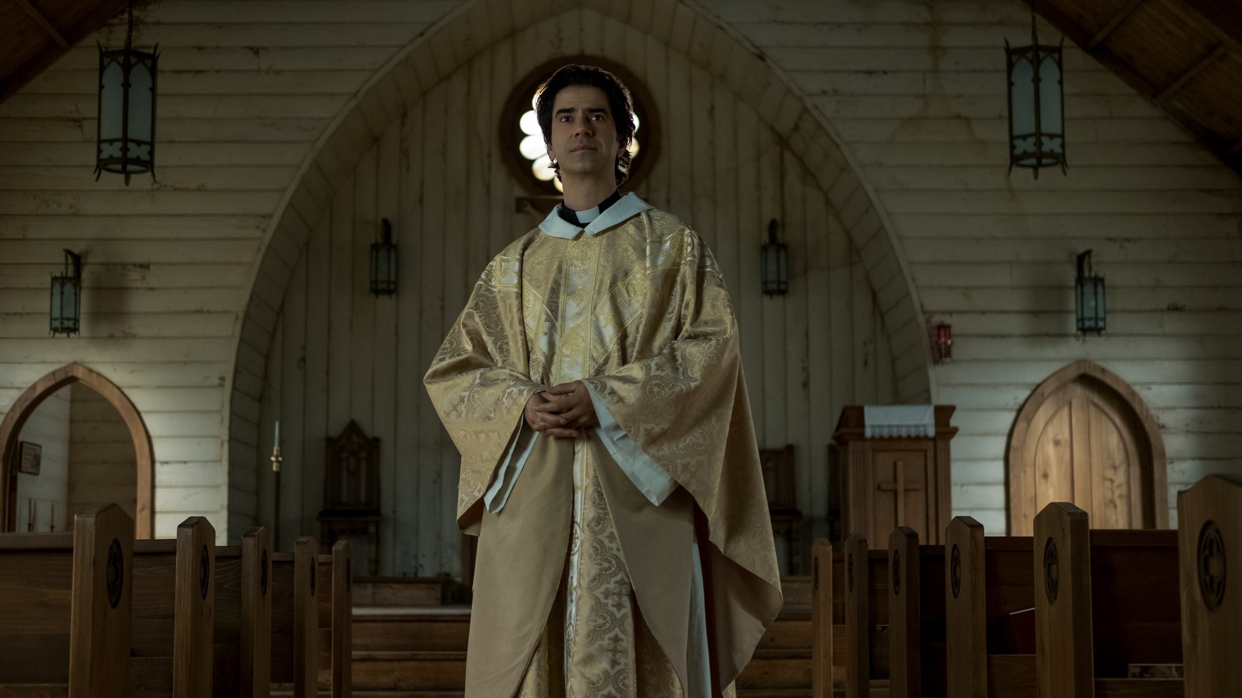 Hamish Linklater in Midnight Mass HD Wallpaper