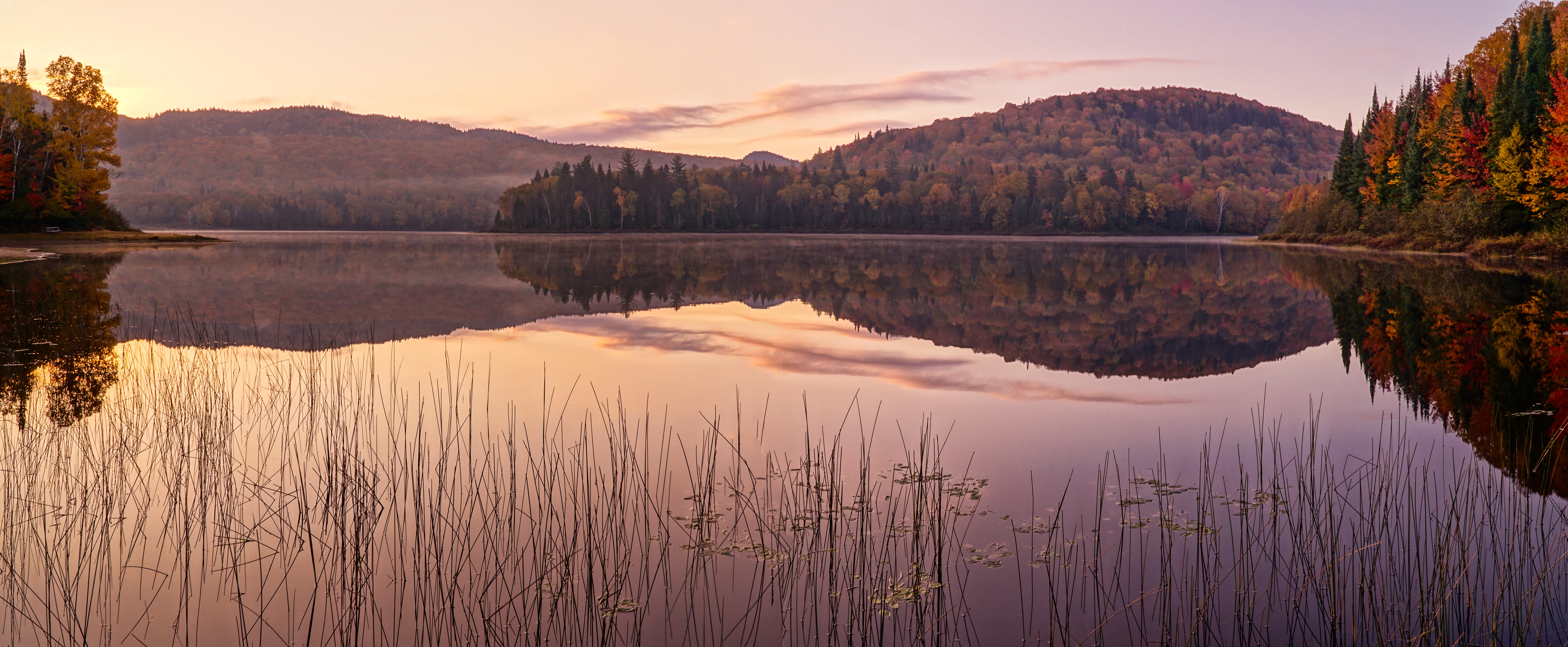 Lake reflection in Quebec during autumn HD Wallpaper