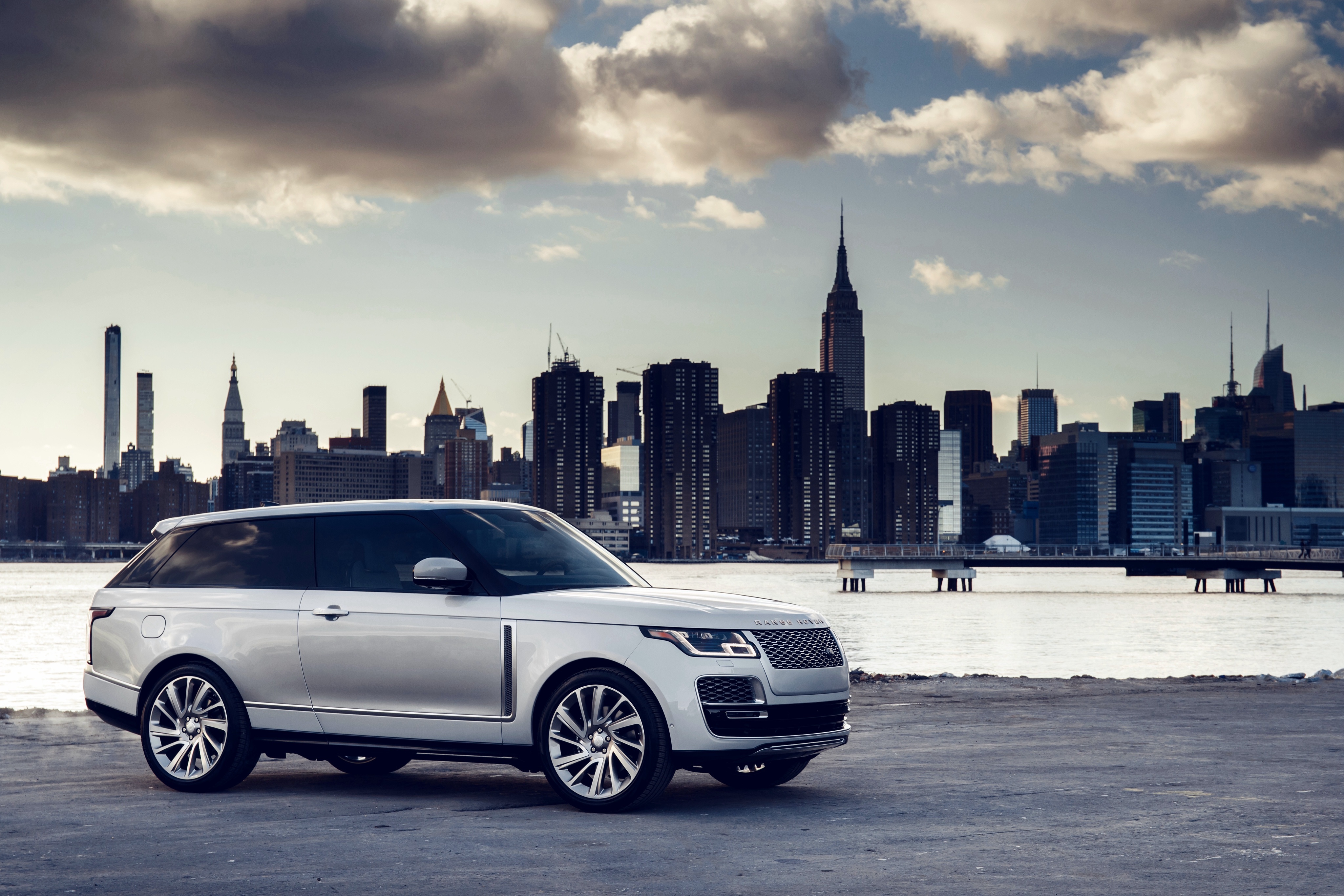 Range Rover in New York City HD Wallpaper
