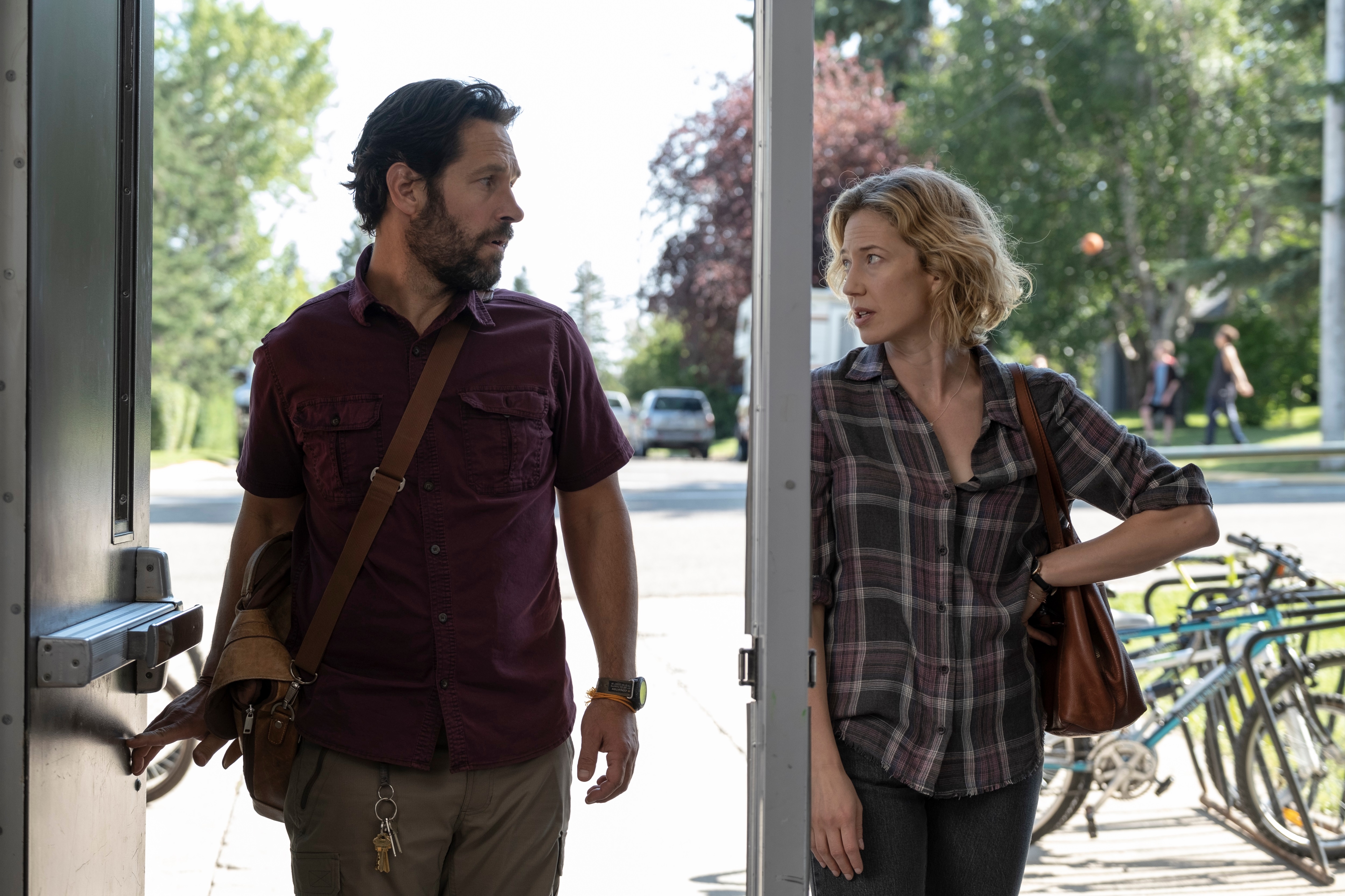 Paul Rudd and Carrie Coon from Ghostbusters: Afterlife 4K HD Wallpaper