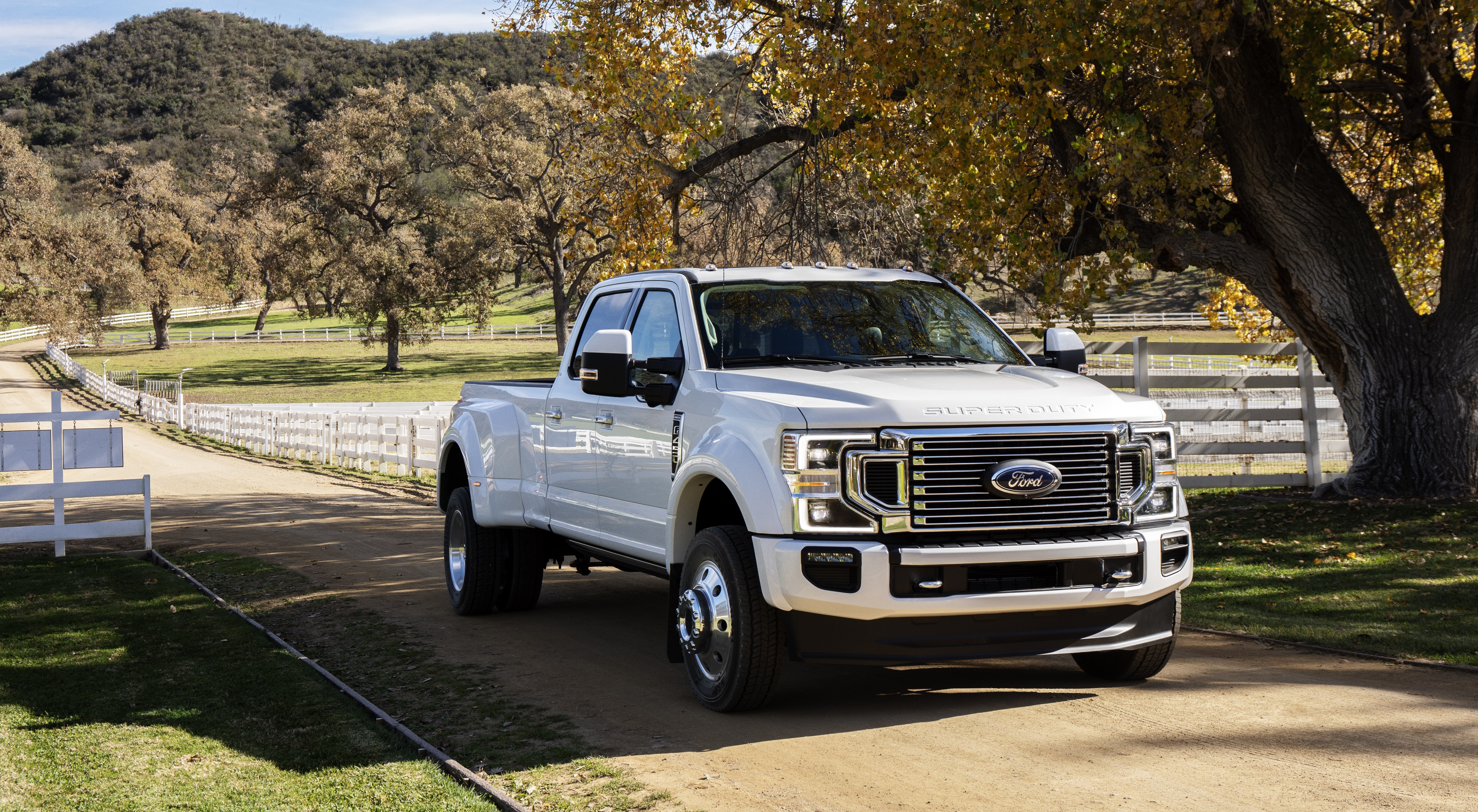 White Ford F-450 Super Duty Truck 4K HD Wallpaper