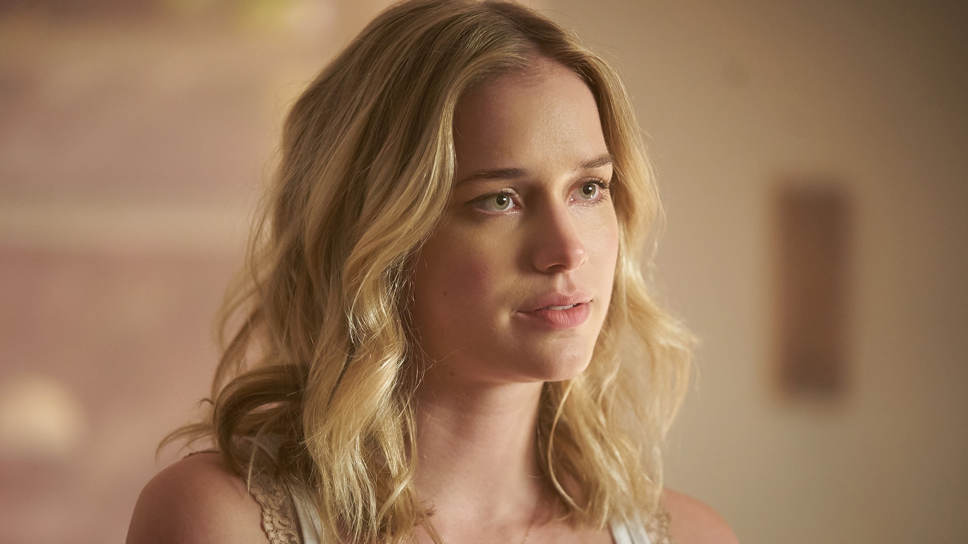 Elizabeth Lail from YOU HD Wallpaper